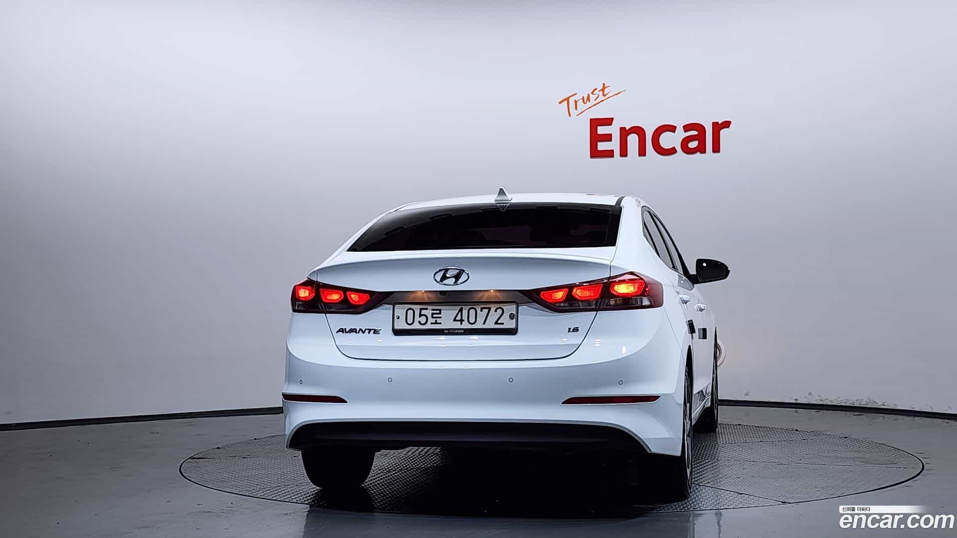AVANTE Hyundai 2018.0-OUTER-004