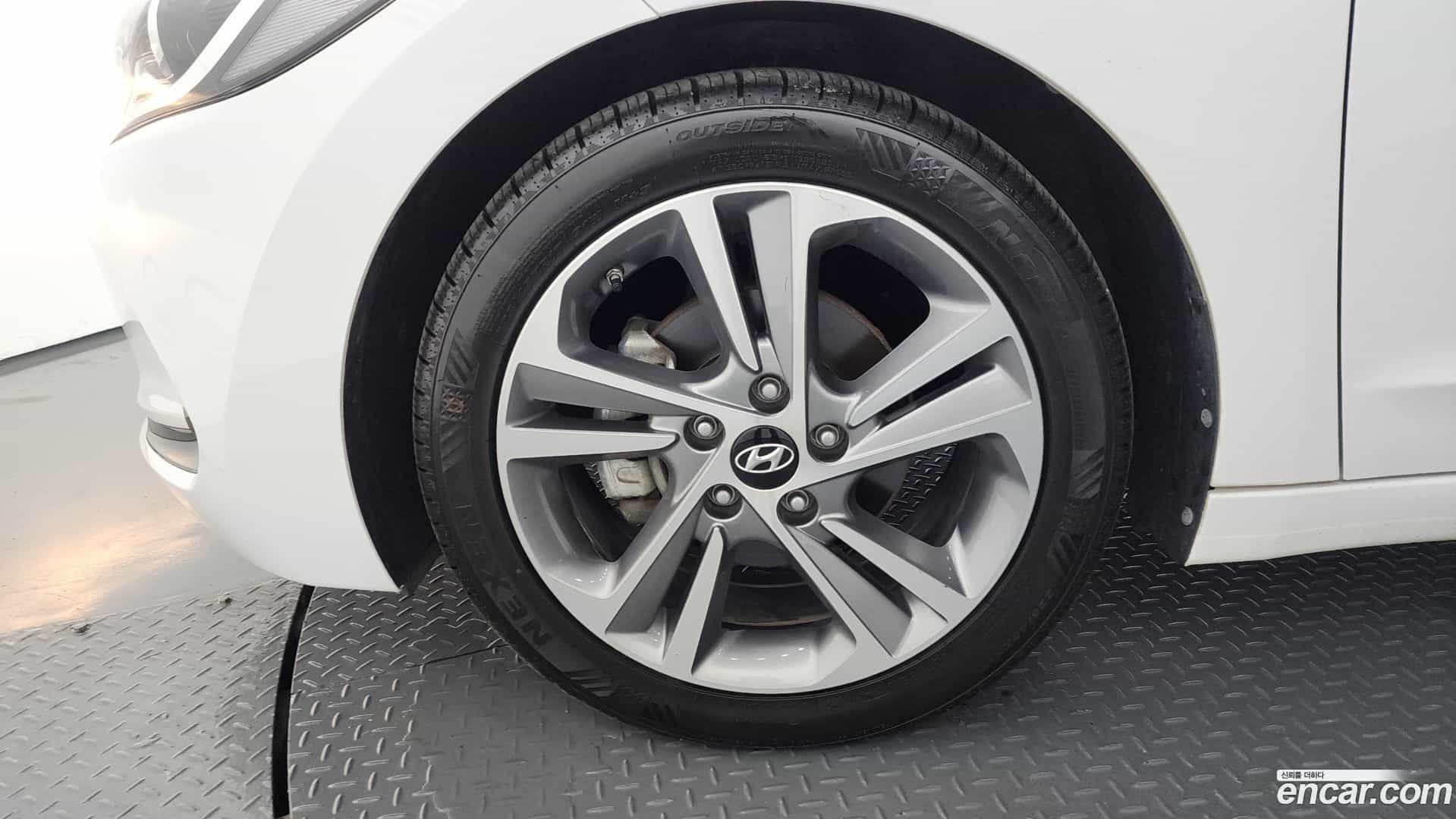 AVANTE Hyundai 2018.0-OUTER-005