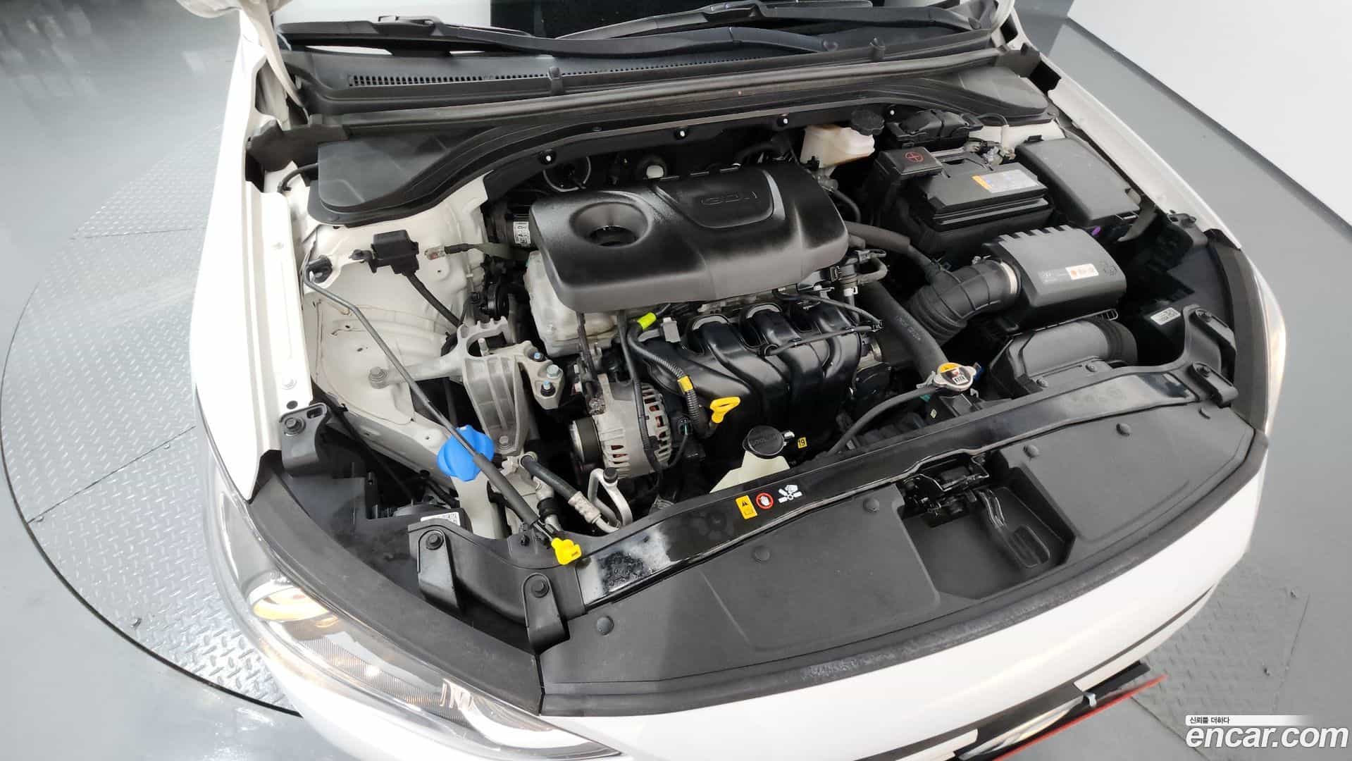 AVANTE Hyundai 2018.0-OUTER-006