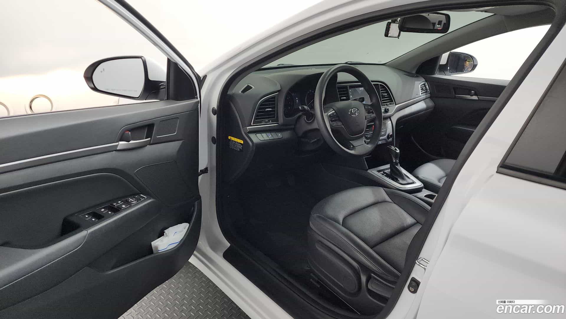 AVANTE Hyundai 2018.0-INNER-010