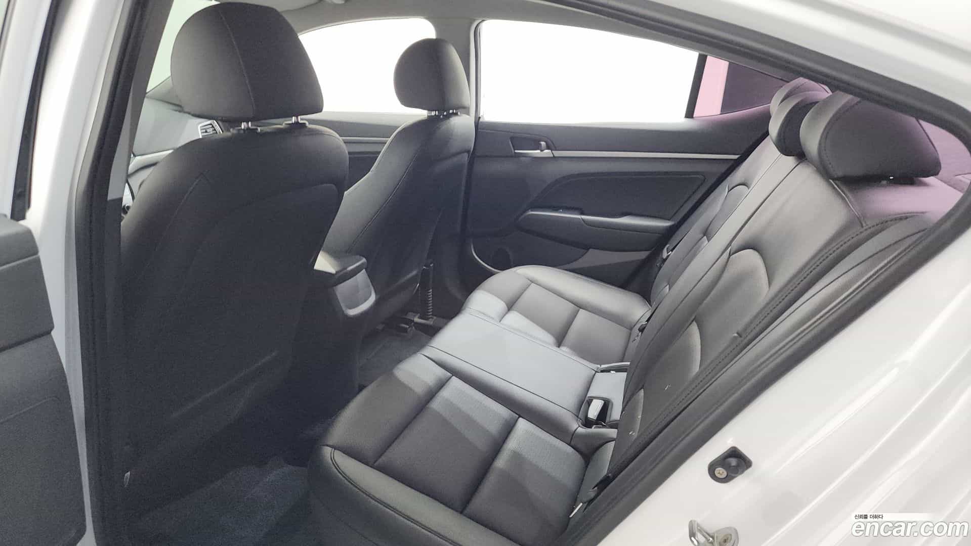 AVANTE Hyundai 2018.0-OPTION-022