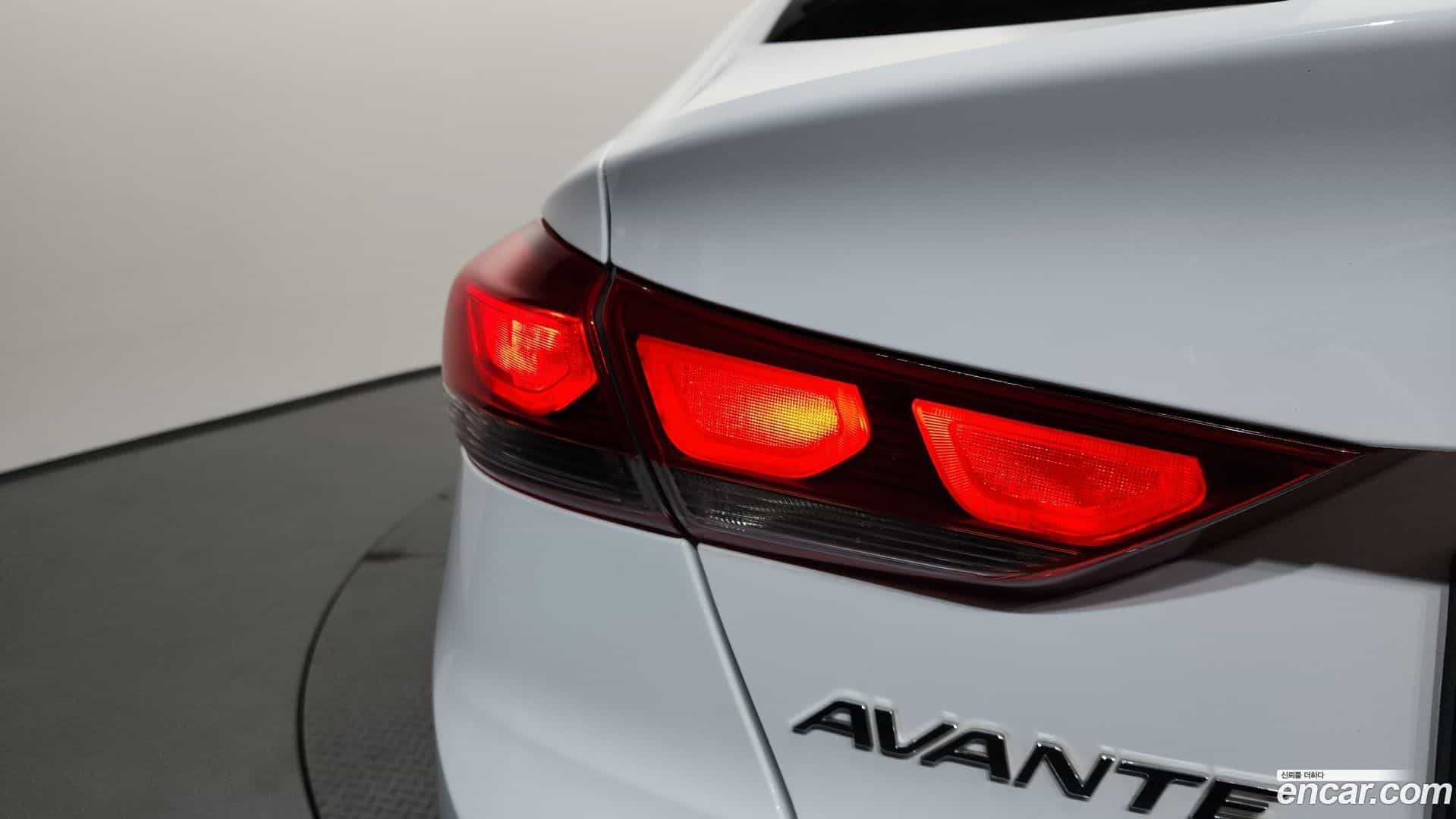 AVANTE Hyundai 2018.0-OUTER-033