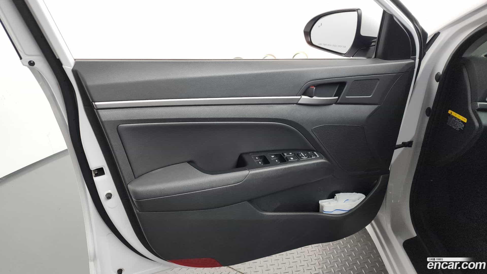 AVANTE Hyundai 2018.0-INNER-034