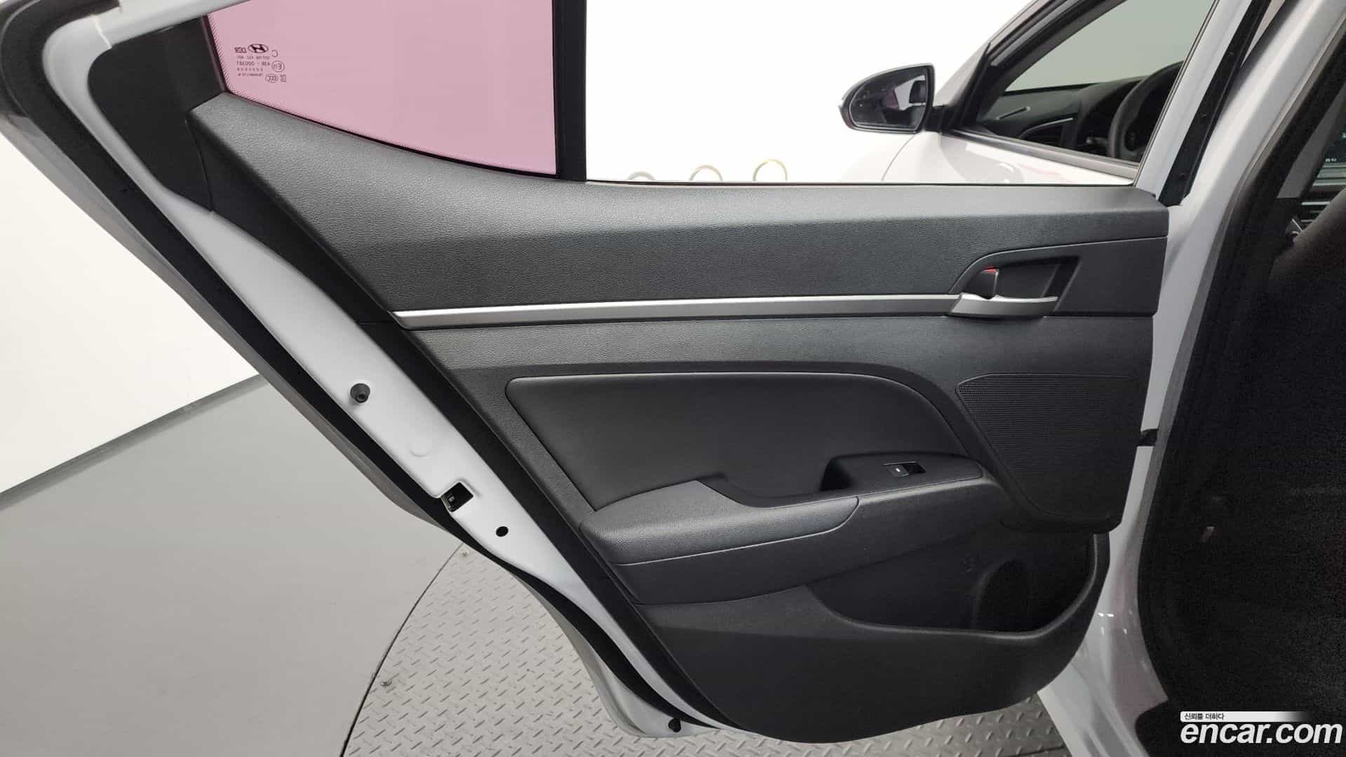 AVANTE Hyundai 2018.0-INNER-035