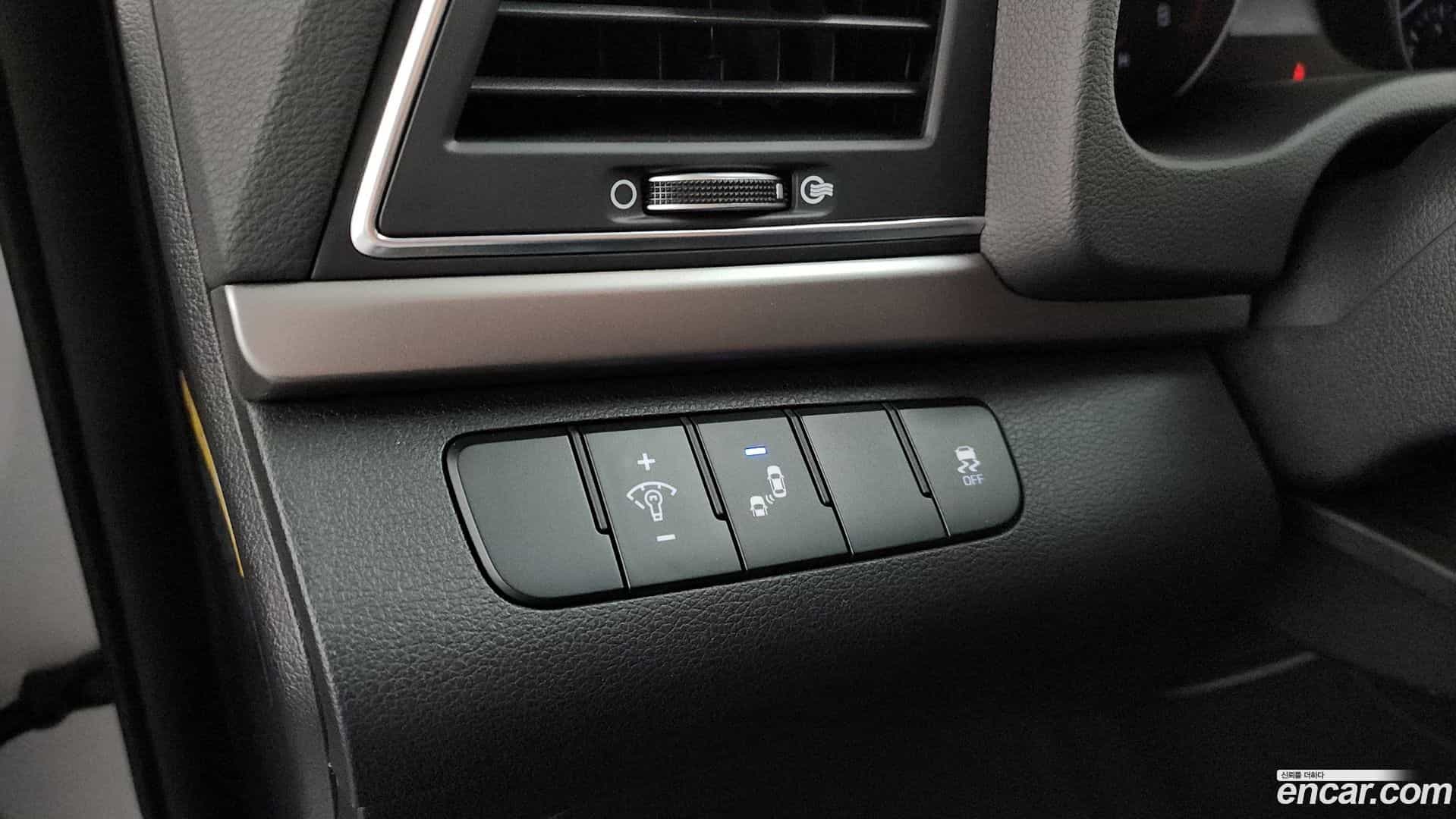 AVANTE Hyundai 2018.0-OPTION-040