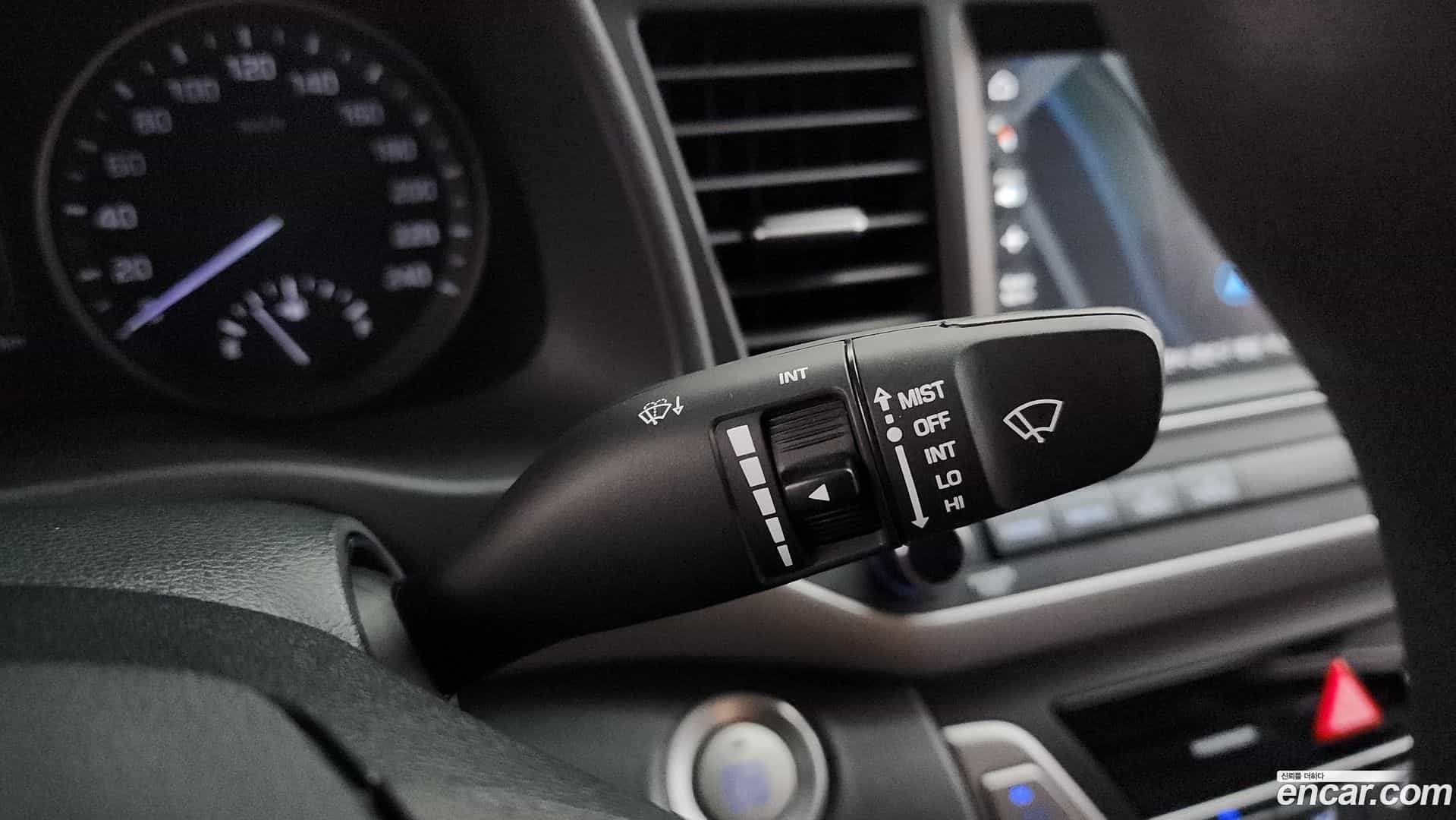 AVANTE Hyundai 2018.0-OPTION-041