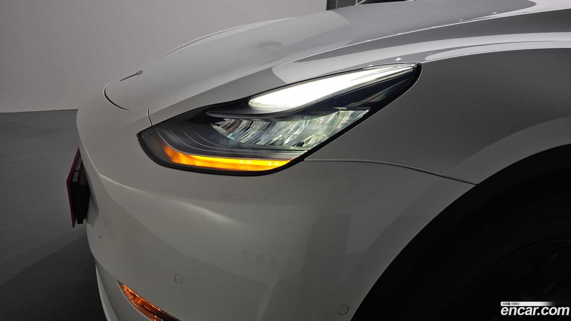 Model Y Tesla 2021.4-OUTER-032