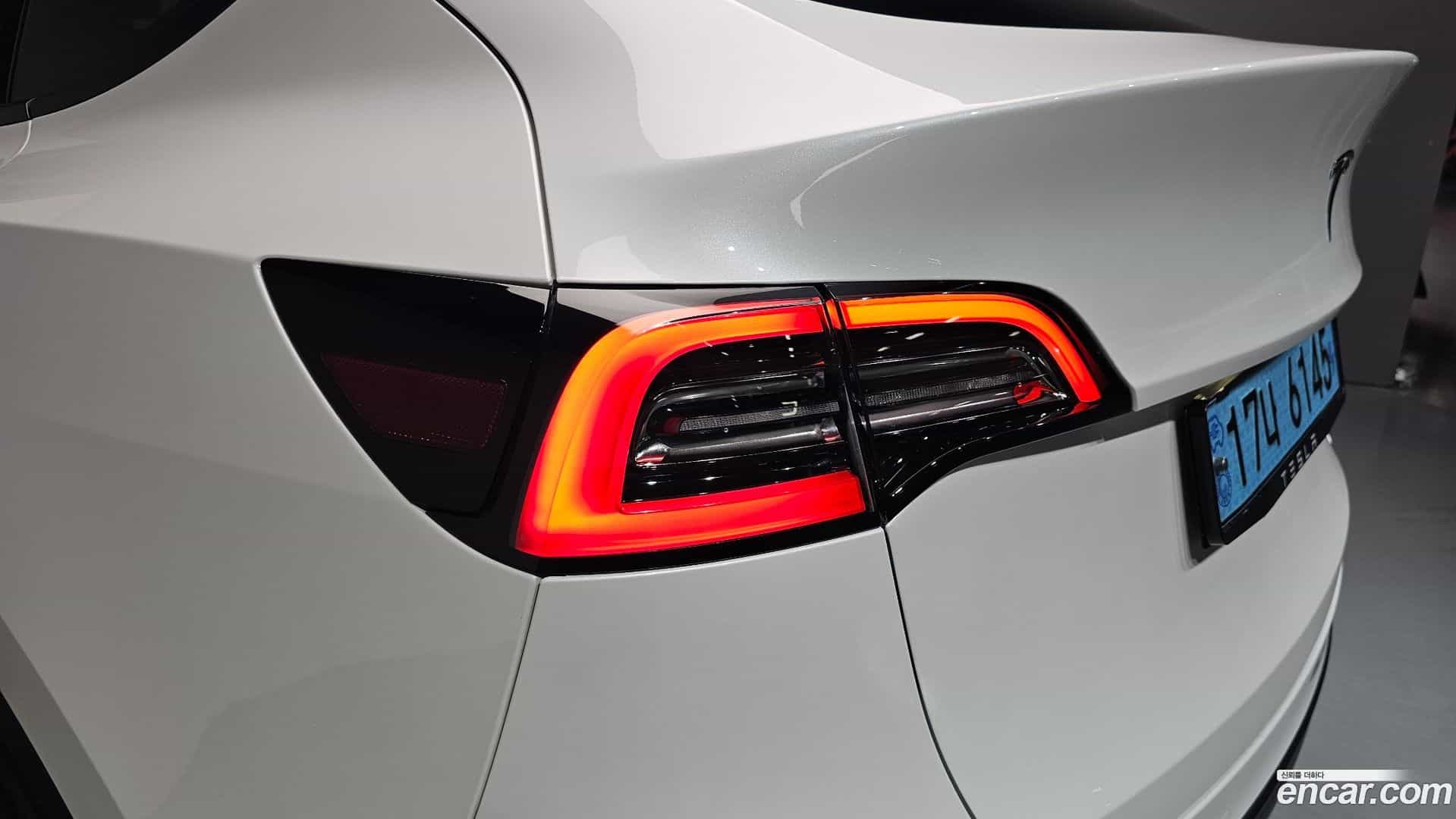 Model Y Tesla 2021.4-OUTER-033