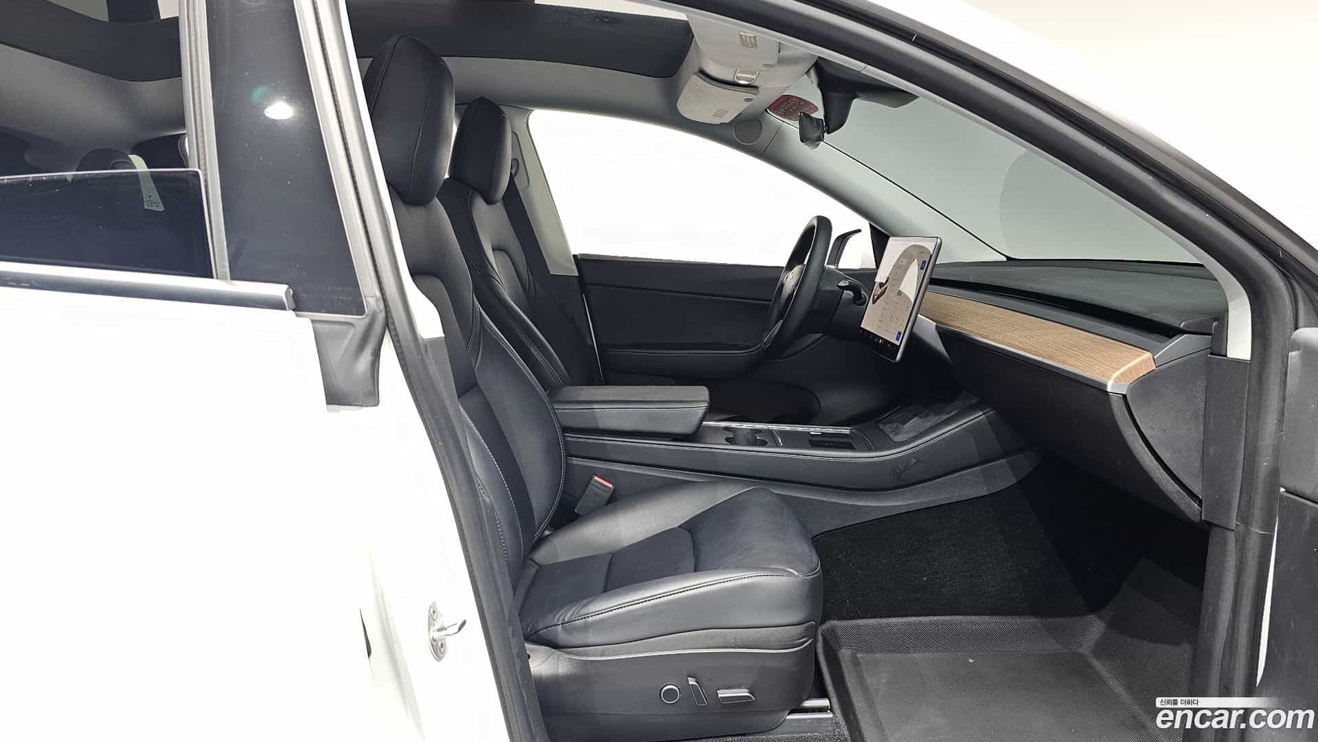 Model Y Tesla 2021.4-INNER-036