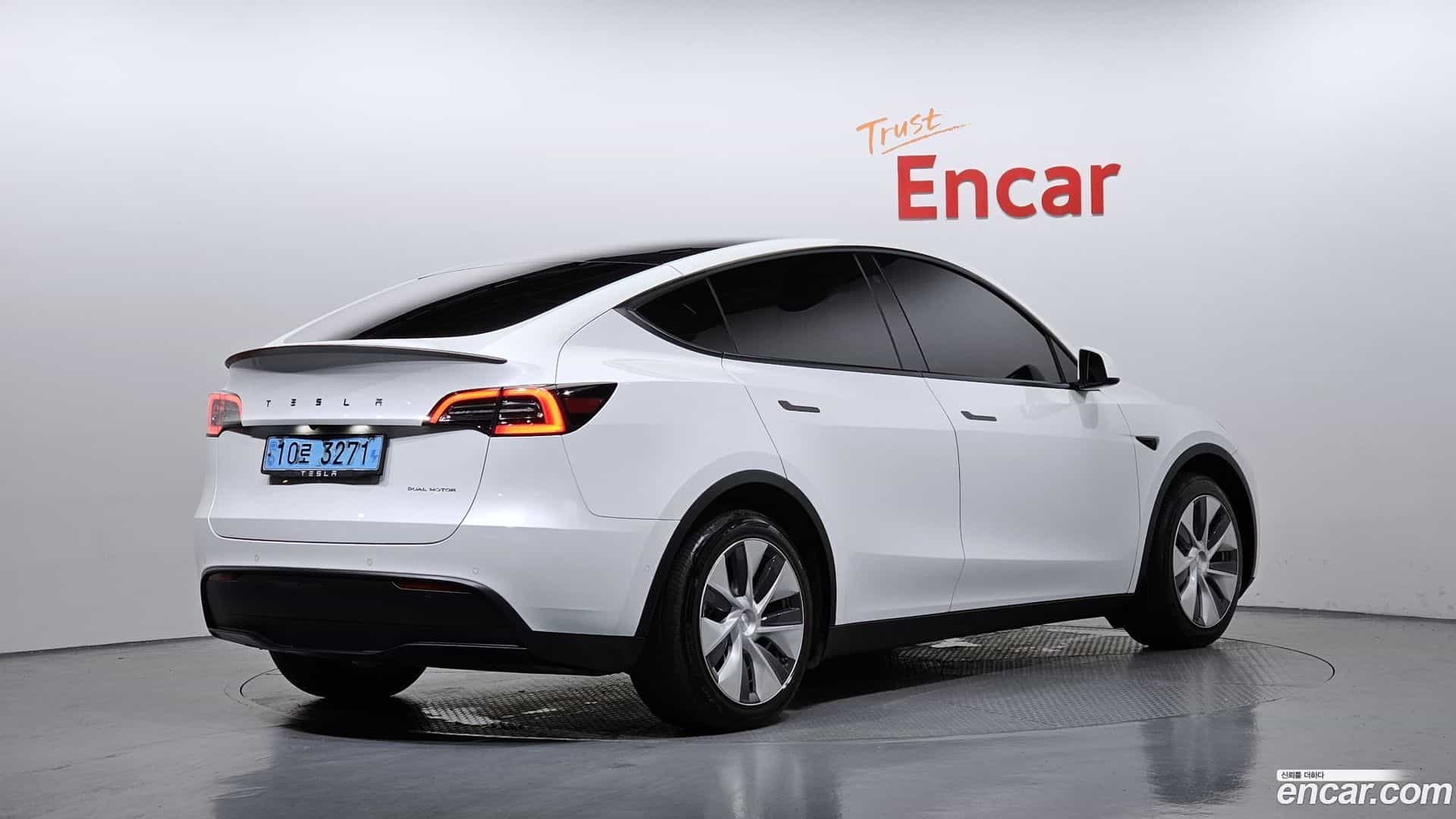 Model Y Tesla 2021.4-OUTER-002