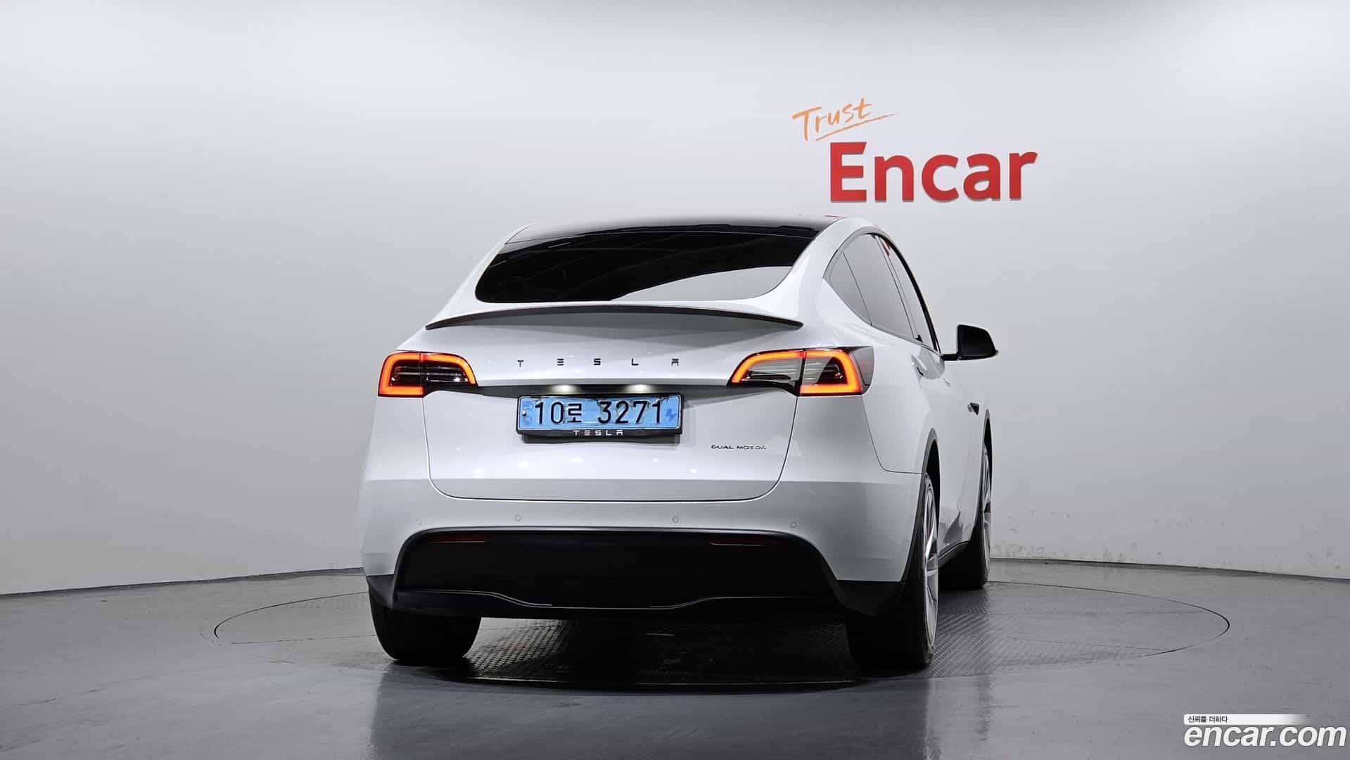 Model Y Tesla 2021.4-OUTER-004