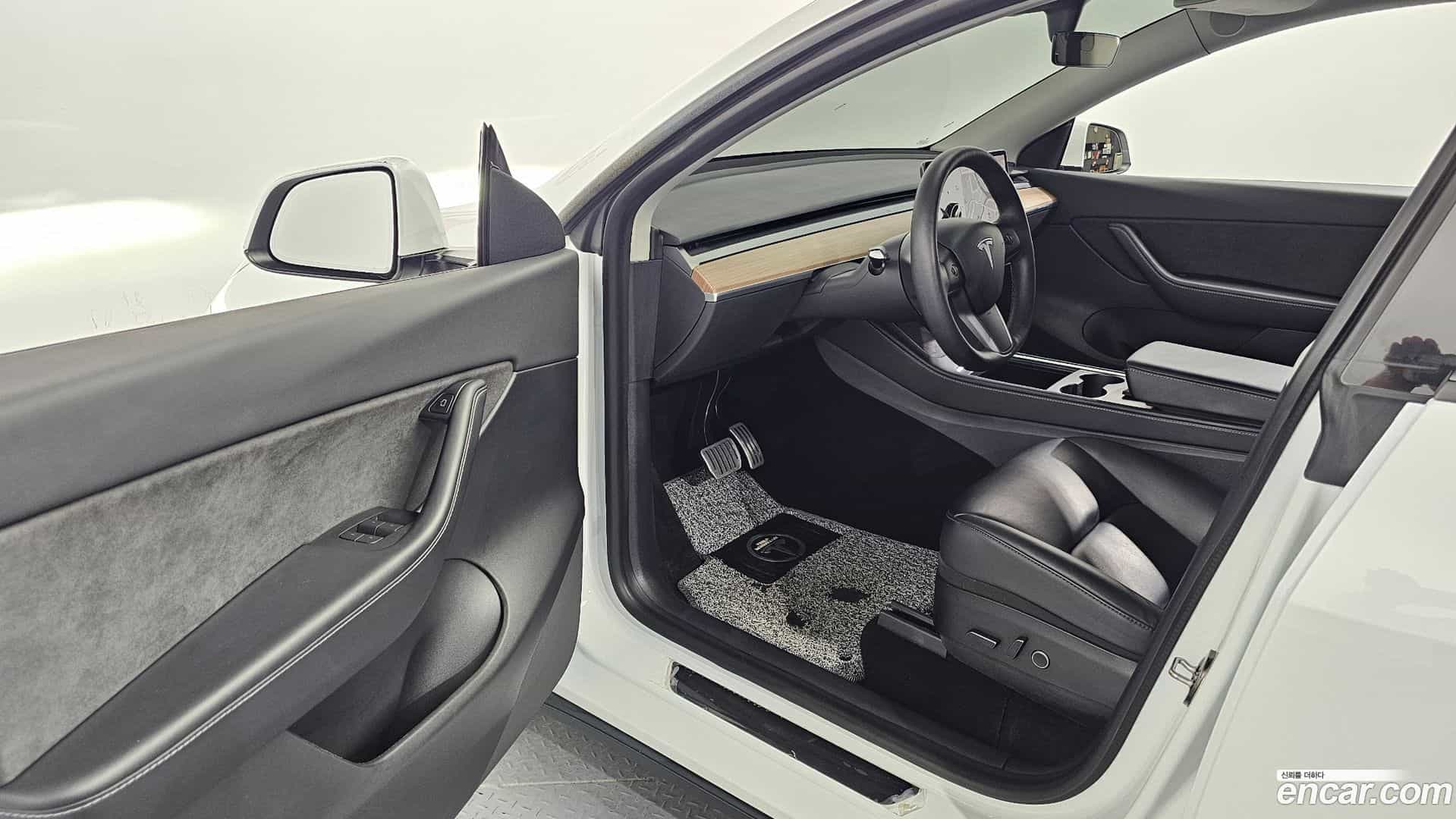 Model Y Tesla 2021.4-INNER-010
