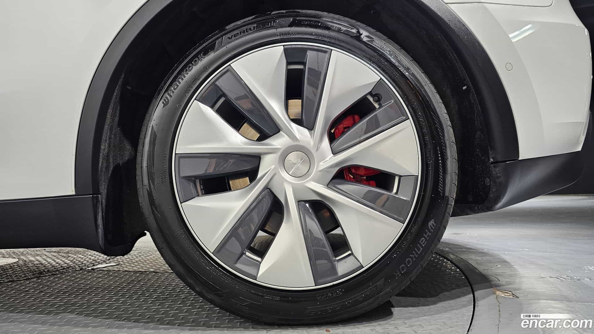 Model Y Tesla 2021.4-OUTER-031