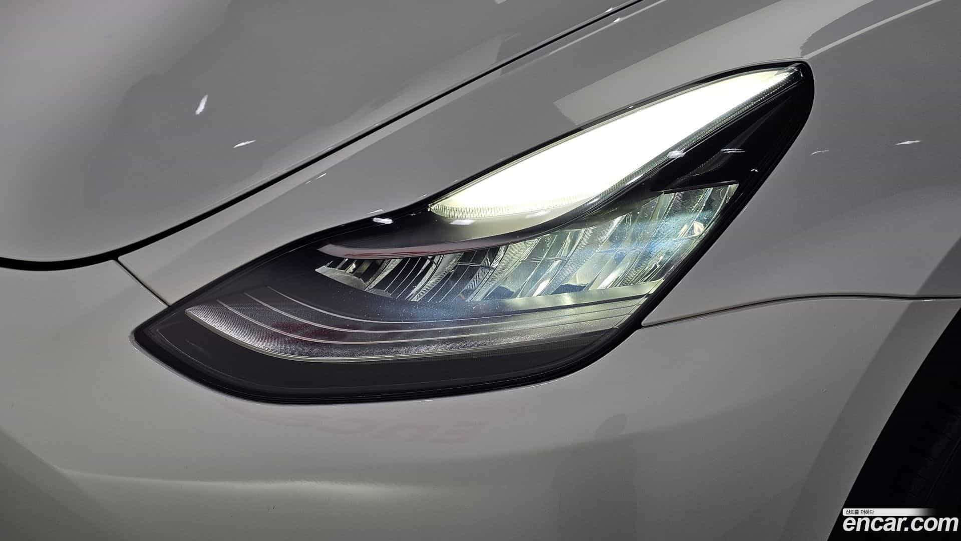 Model Y Tesla 2021.4-OUTER-032