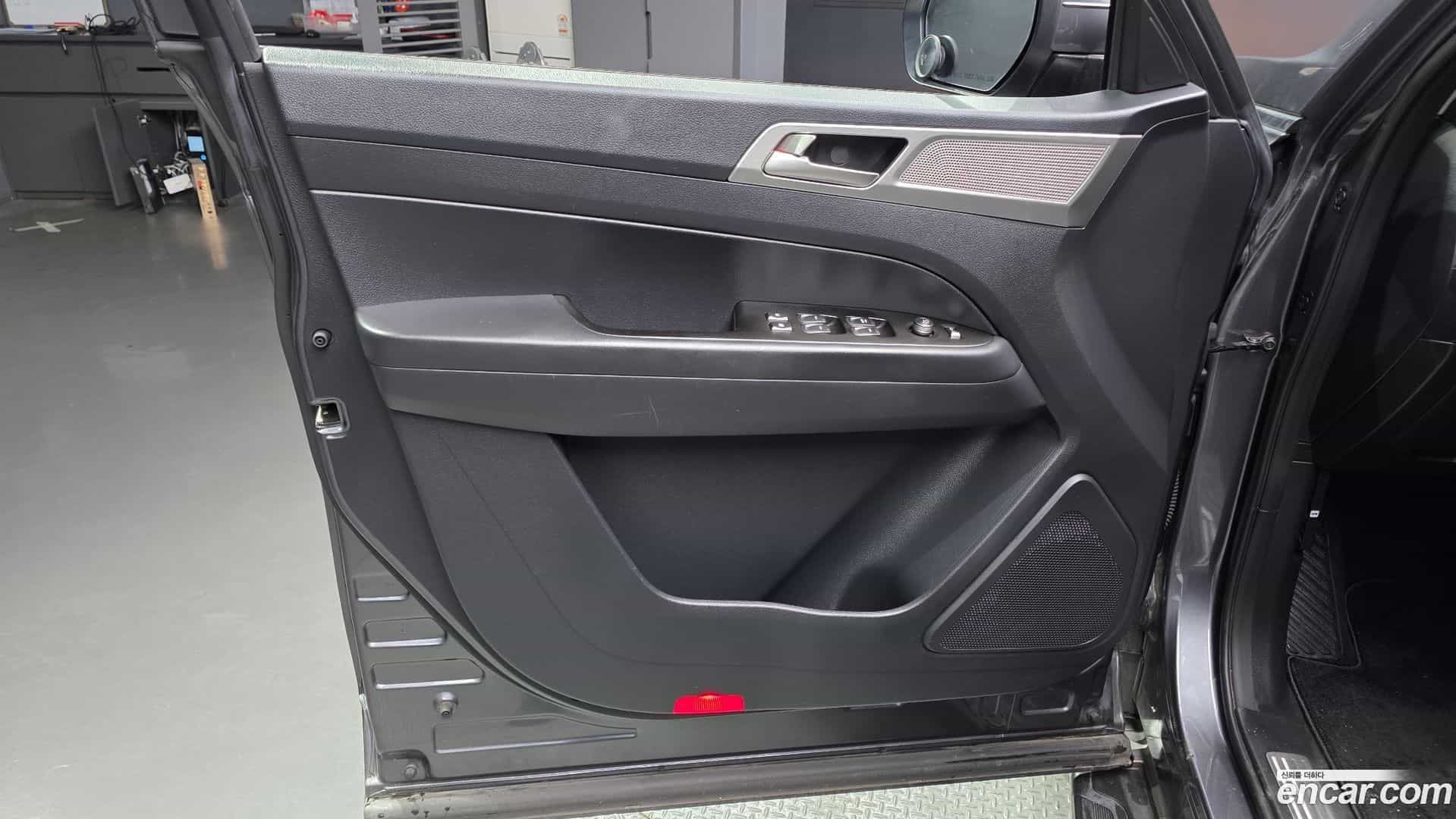 Rexton KG Mobility 2019.8-INNER-034