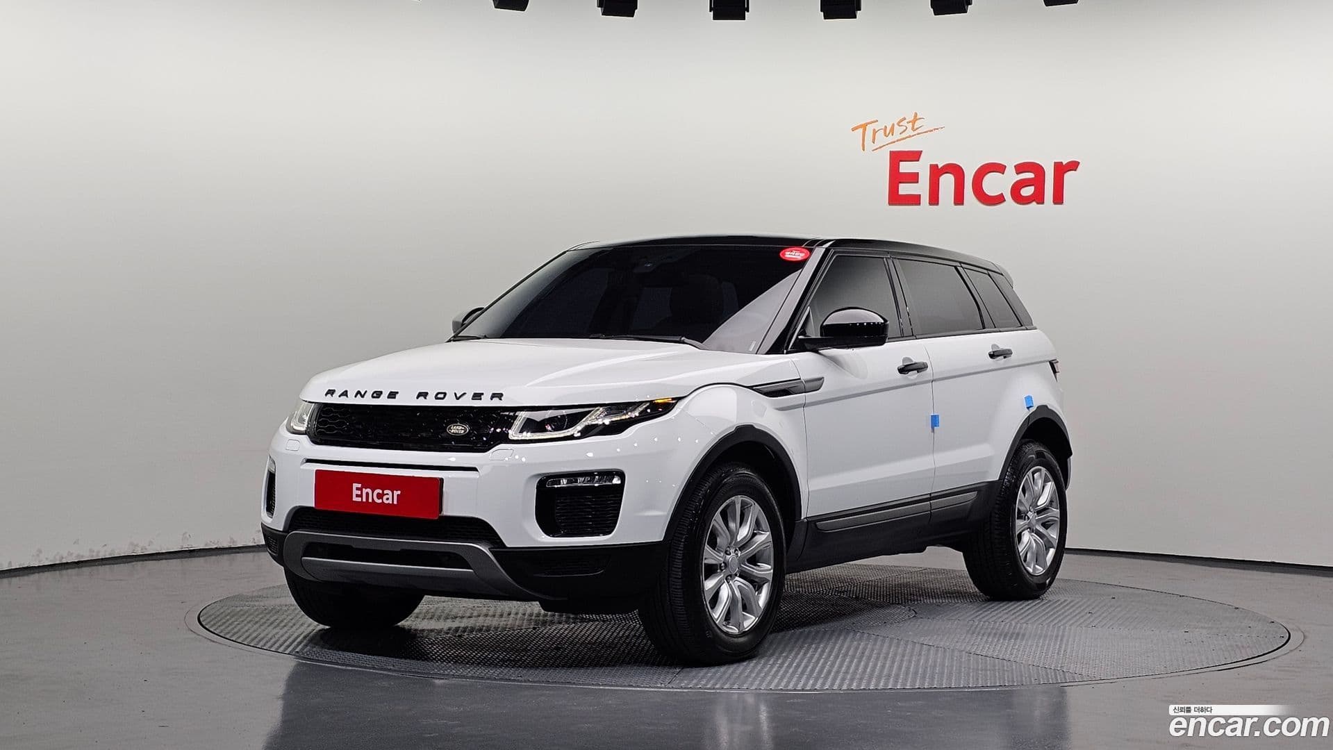 Main__Slider__Photo:Range Rover Evoque Land Rover 2018.3-0