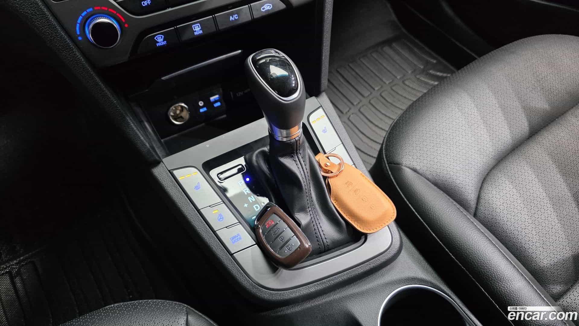 AVANTE Hyundai 2017.1-INNER-009