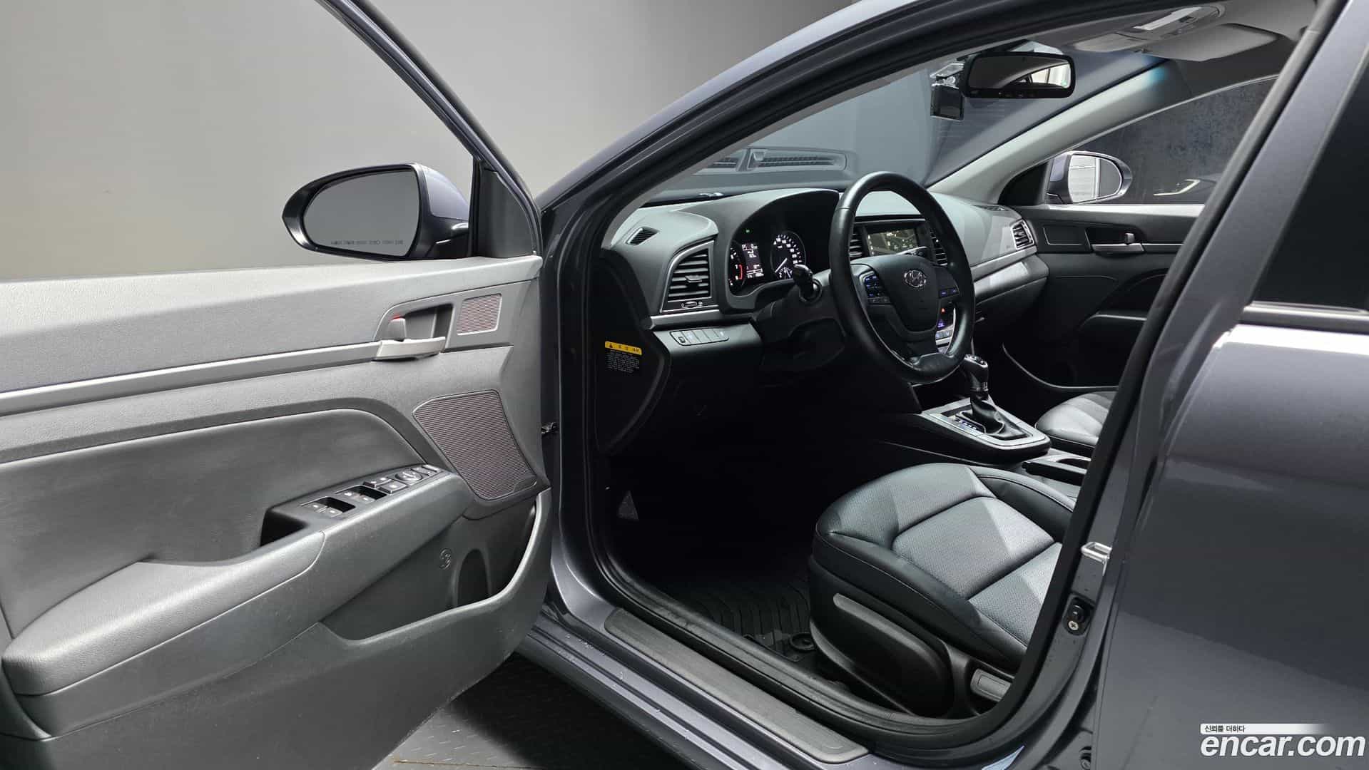 AVANTE Hyundai 2017.1-INNER-010