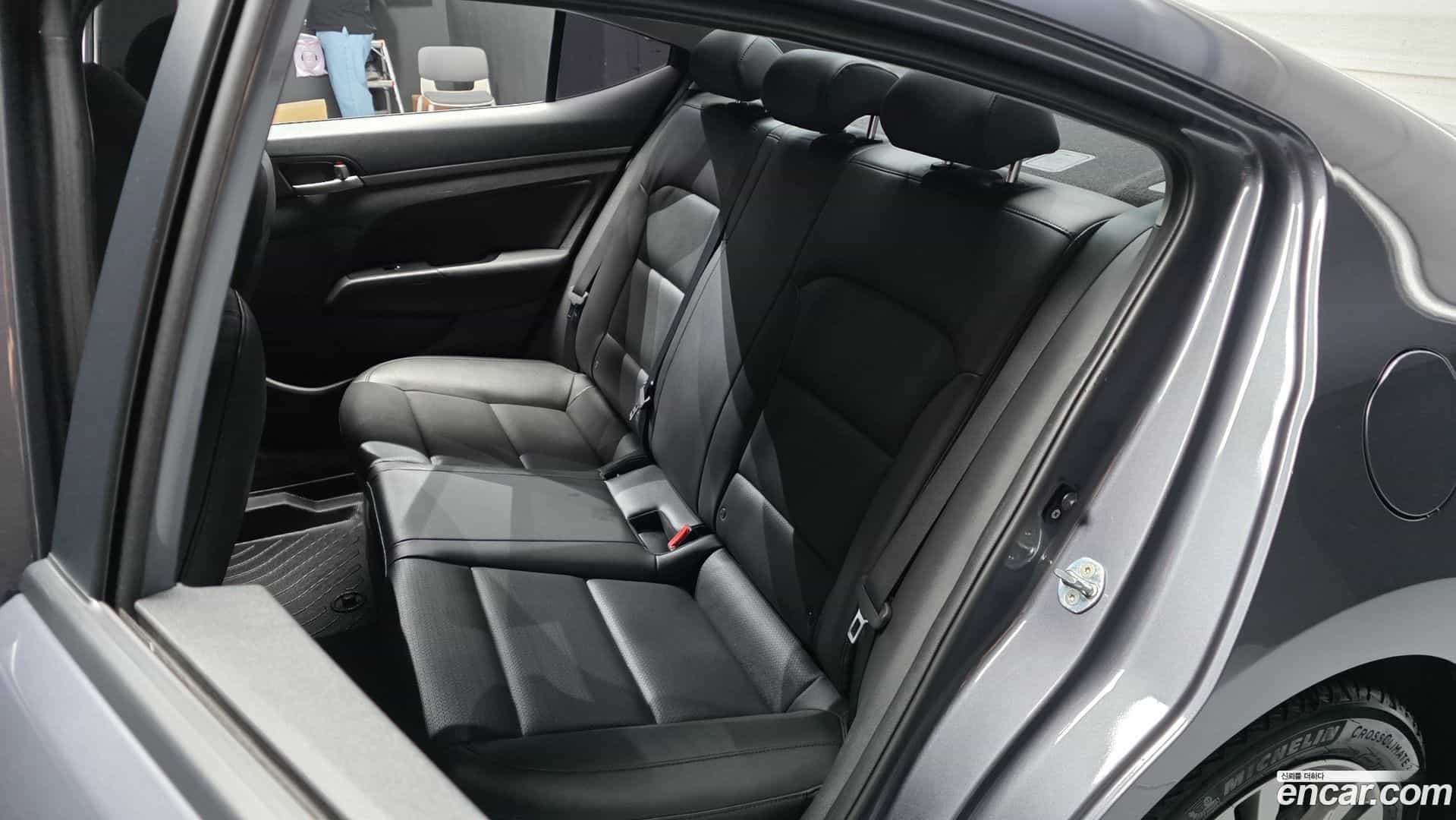 AVANTE Hyundai 2017.1-OPTION-016