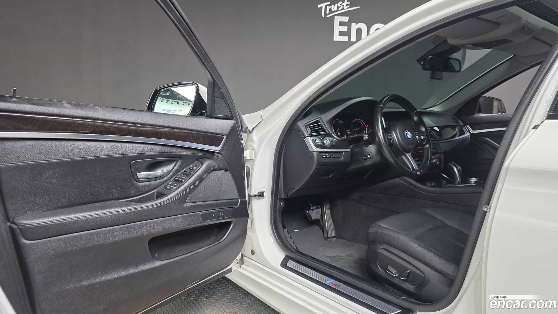 5-Series BMW 2016.6-INNER-010