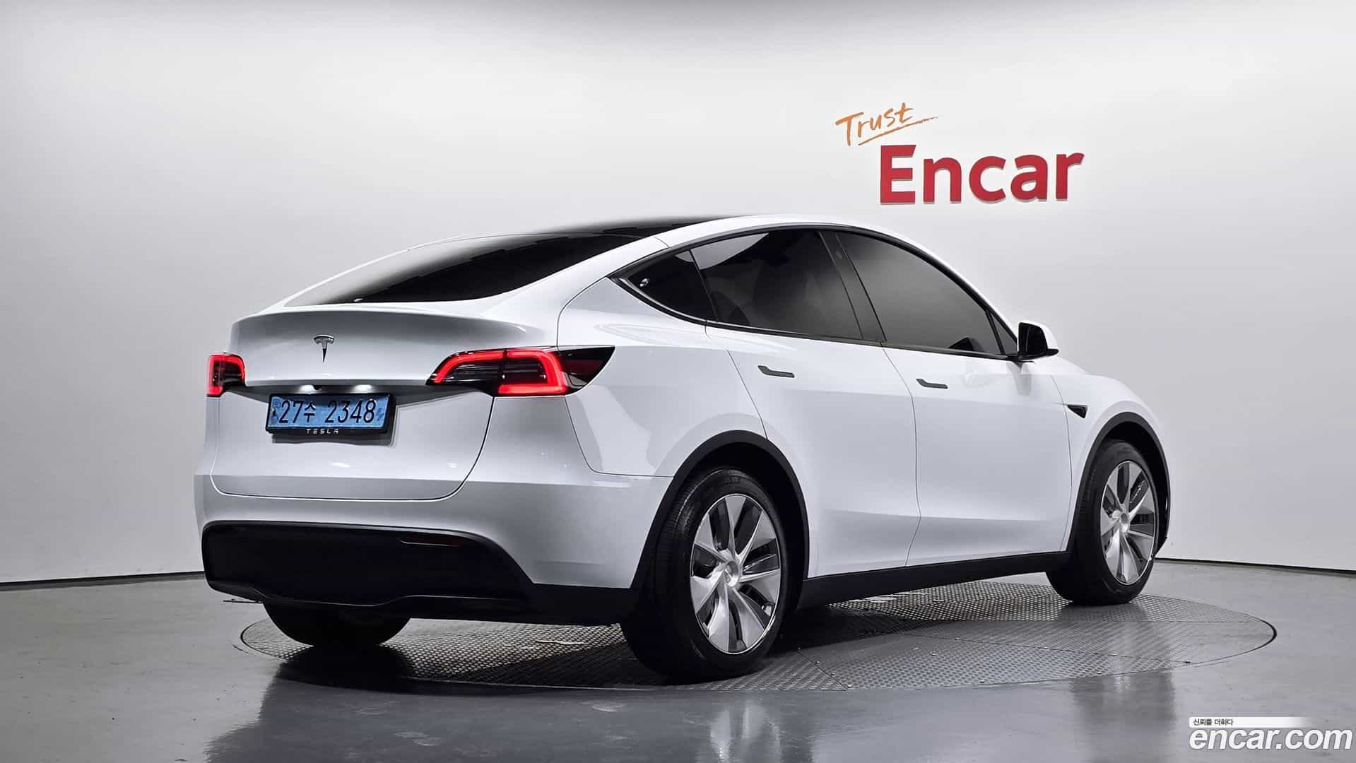 Model Y Tesla 2023.8-OUTER-002