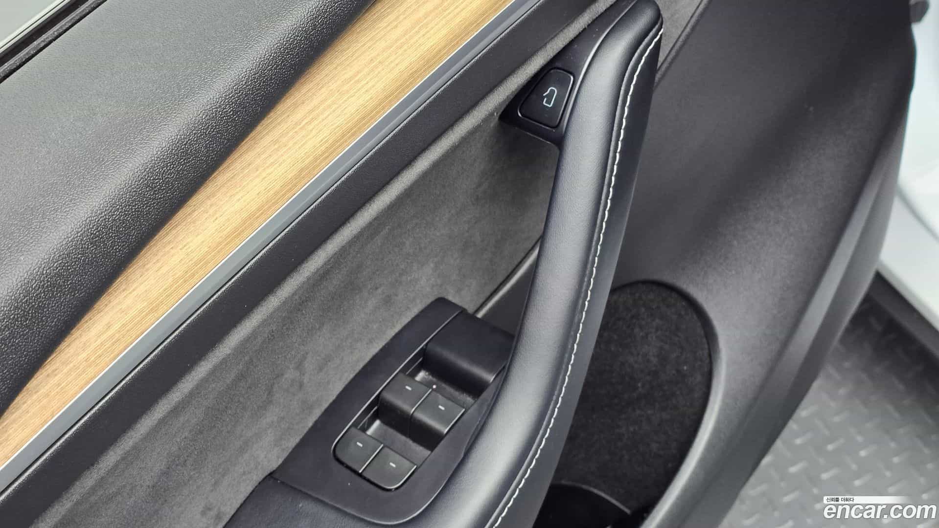 Model Y Tesla 2023.8-OPTION-024