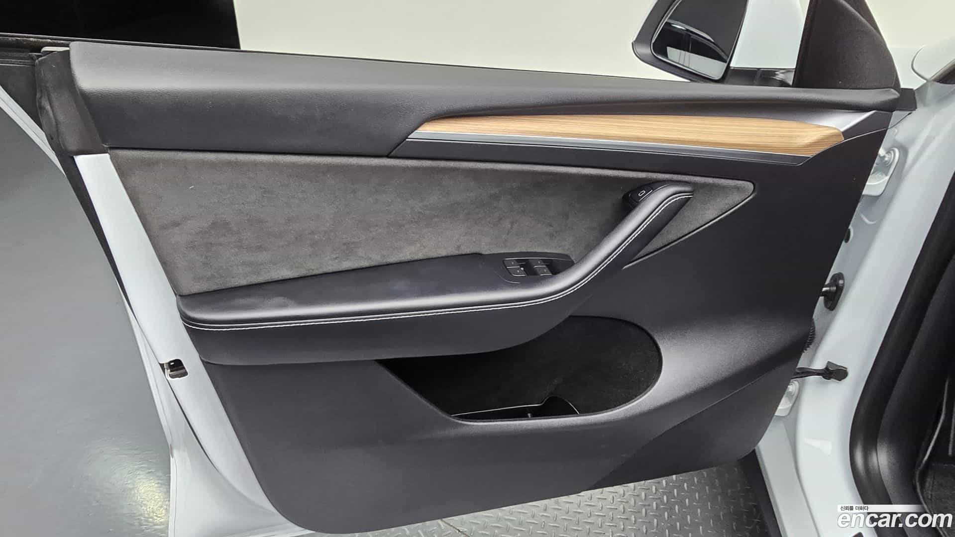 Model Y Tesla 2023.8-INNER-034