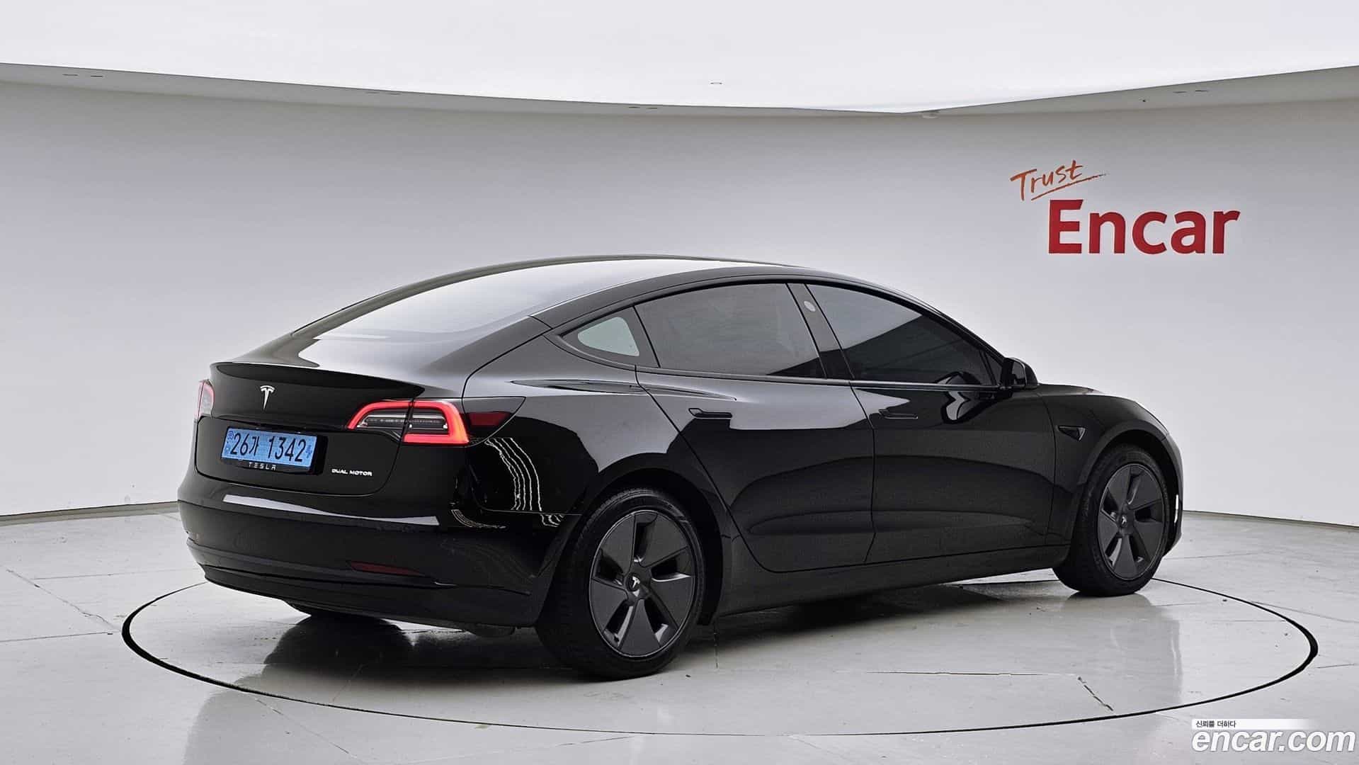 Model 3 Tesla 2021.10-OUTER-002