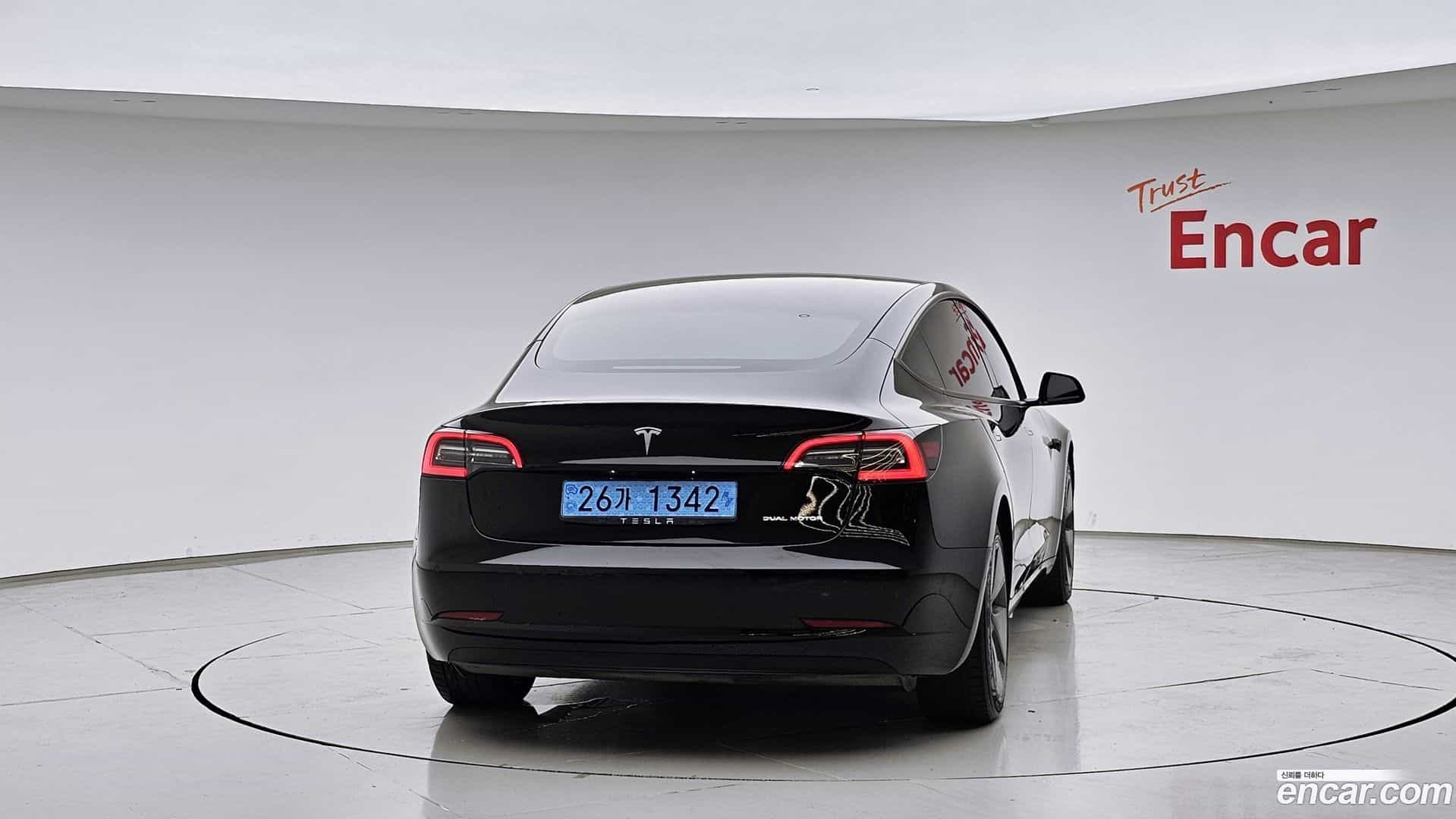 Model 3 Tesla 2021.10-OUTER-004