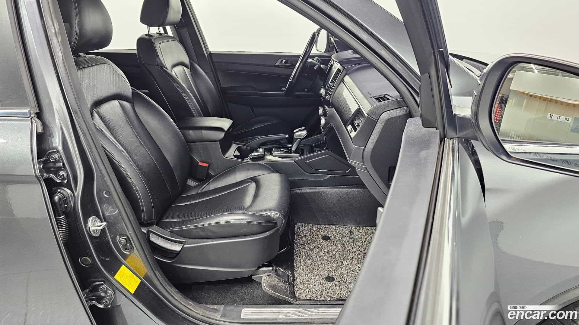 Rexton KG Mobility 2019.9-INNER-010