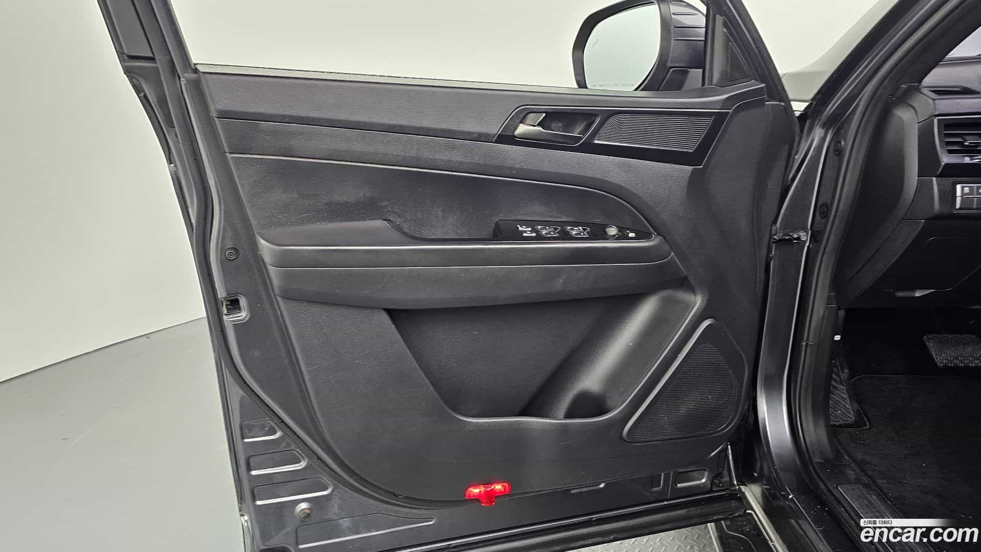 Rexton KG Mobility 2019.9-INNER-034