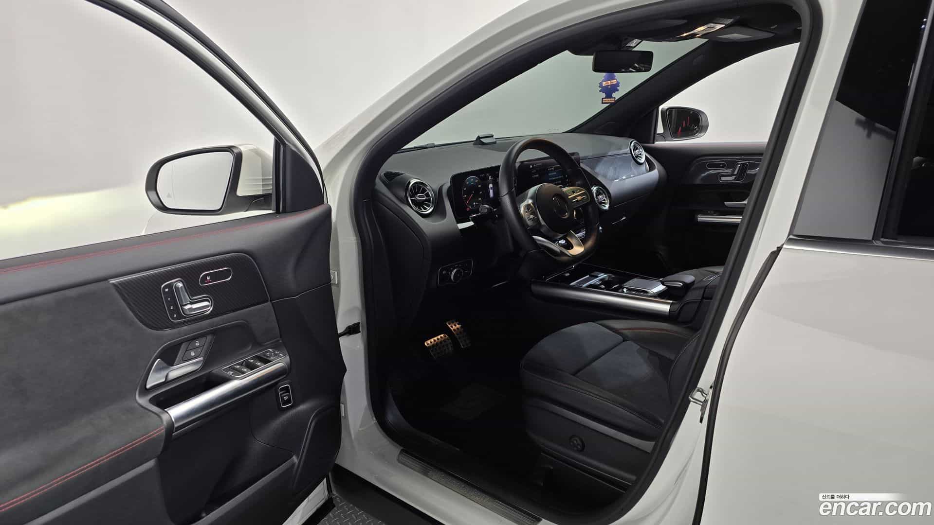 GLA-Class Mercedes-Benz 2020.9-INNER-010