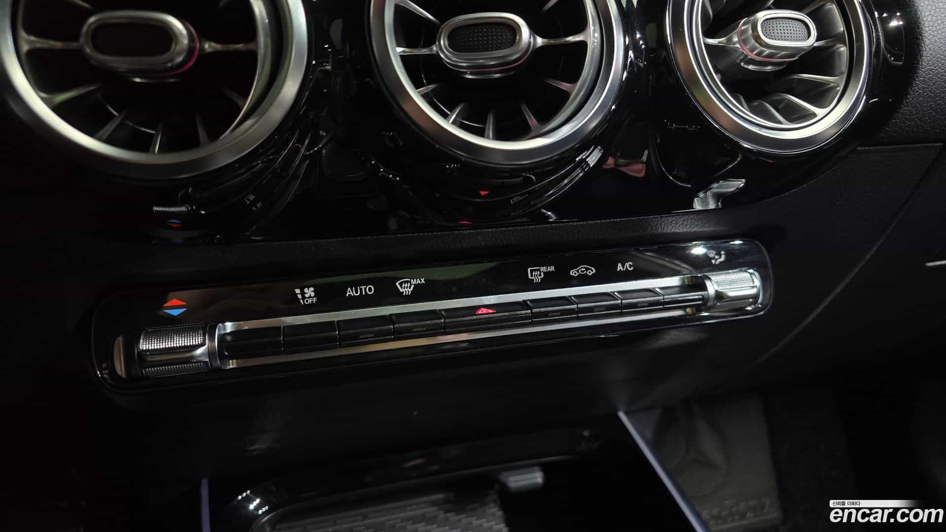 GLA-Class Mercedes-Benz 2020.9-OPTION-016
