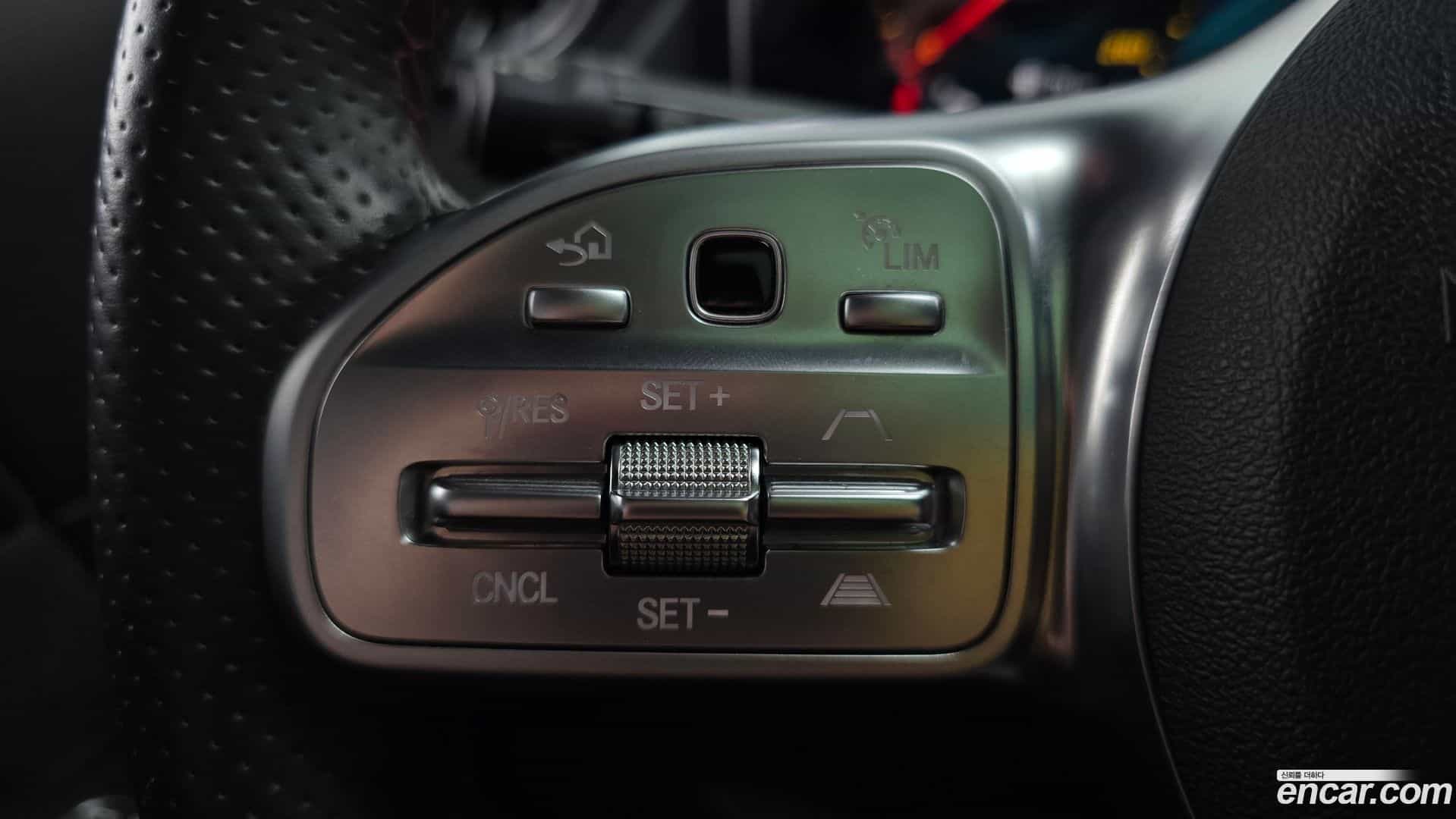 GLA-Class Mercedes-Benz 2020.9-OPTION-021