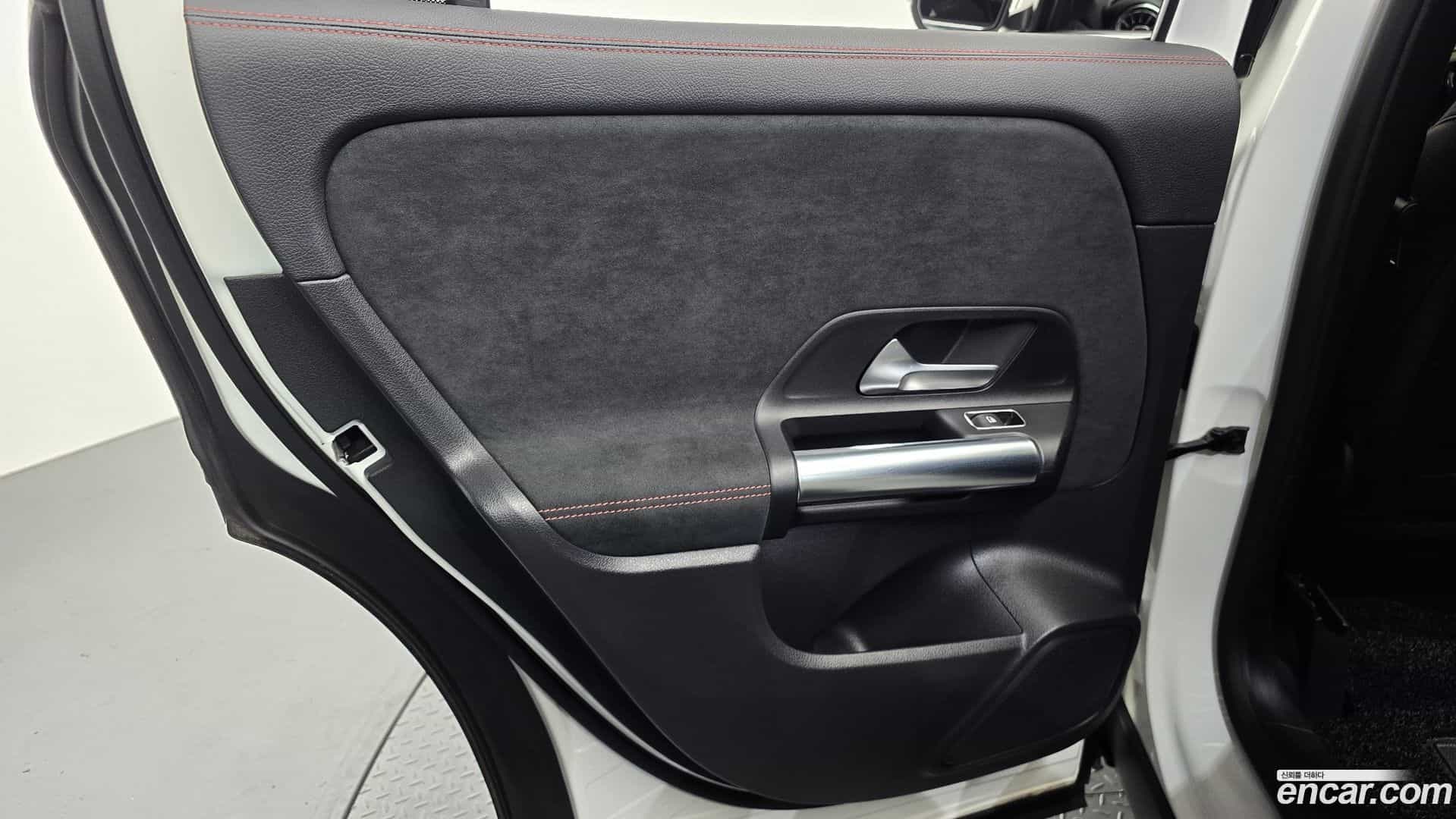 GLA-Class Mercedes-Benz 2020.9-INNER-035