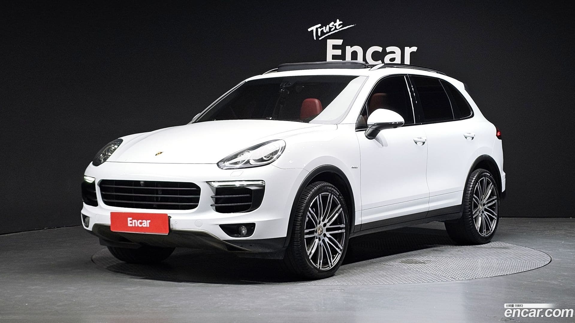 Main__Slider__Photo:Cayenne Porsche 2016.4-0
