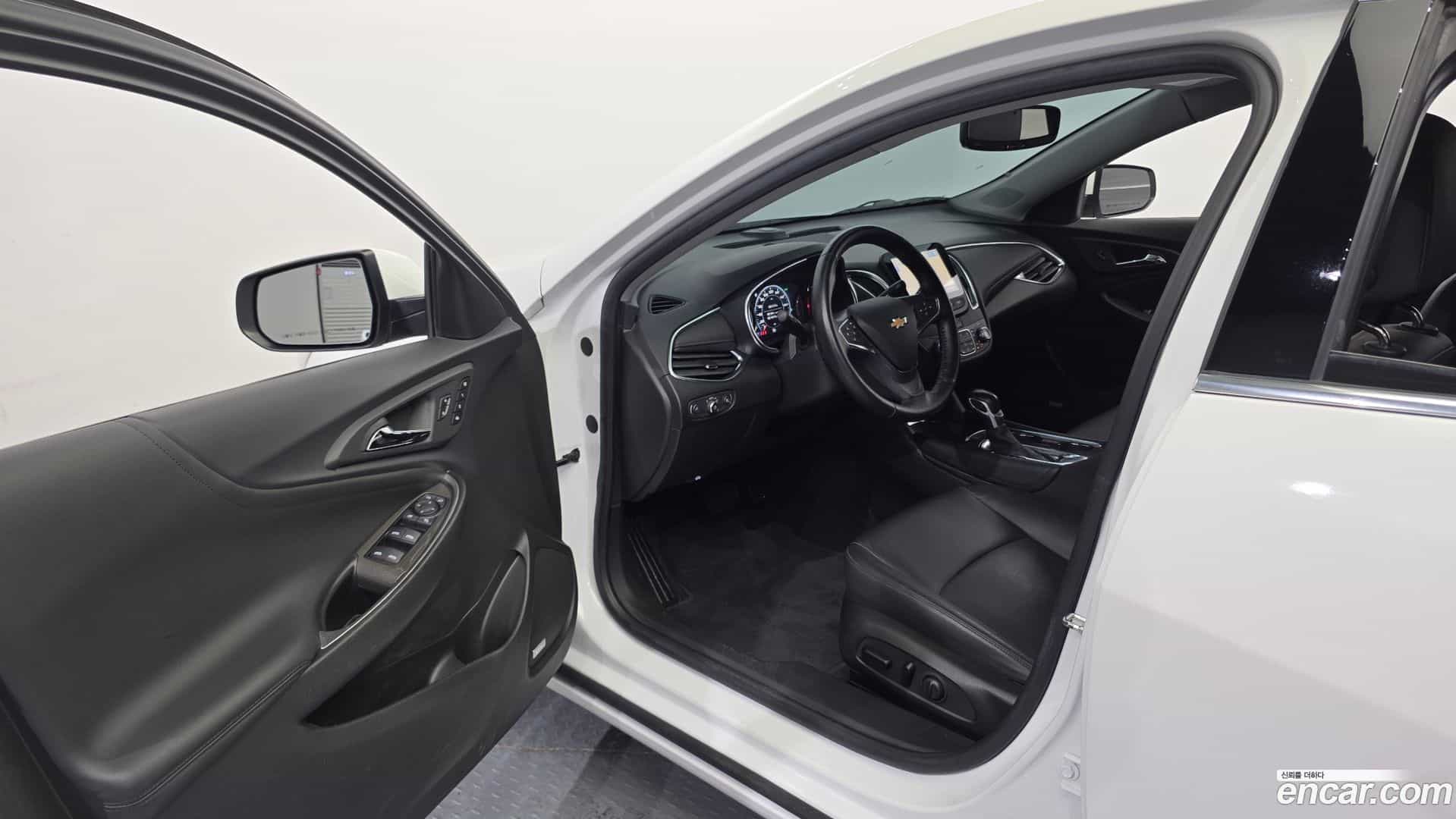 Malibu Chevrolet 2021.5-INNER-010