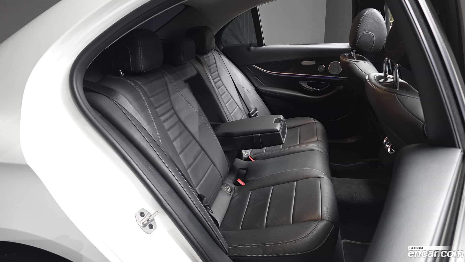 E-Class Mercedes-Benz 2019.5-OPTION-016