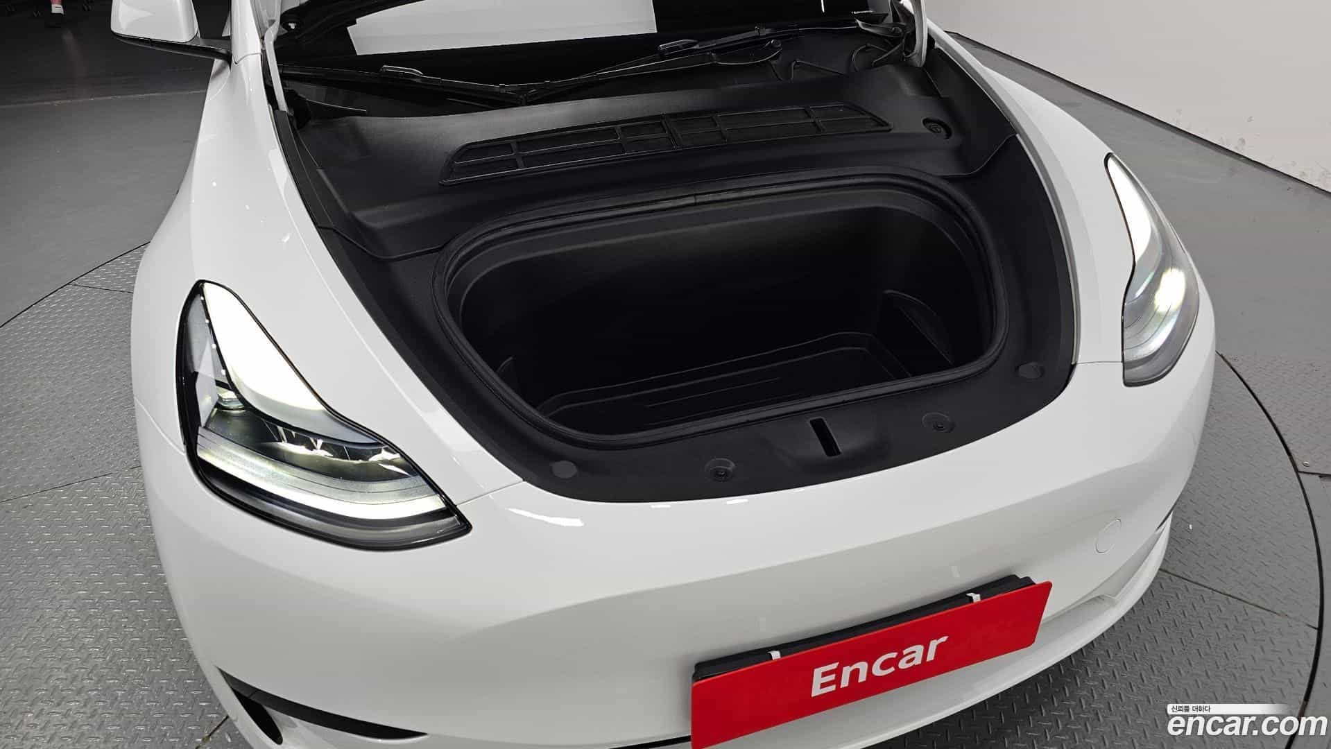 Model Y Tesla 2023.8-OUTER-006