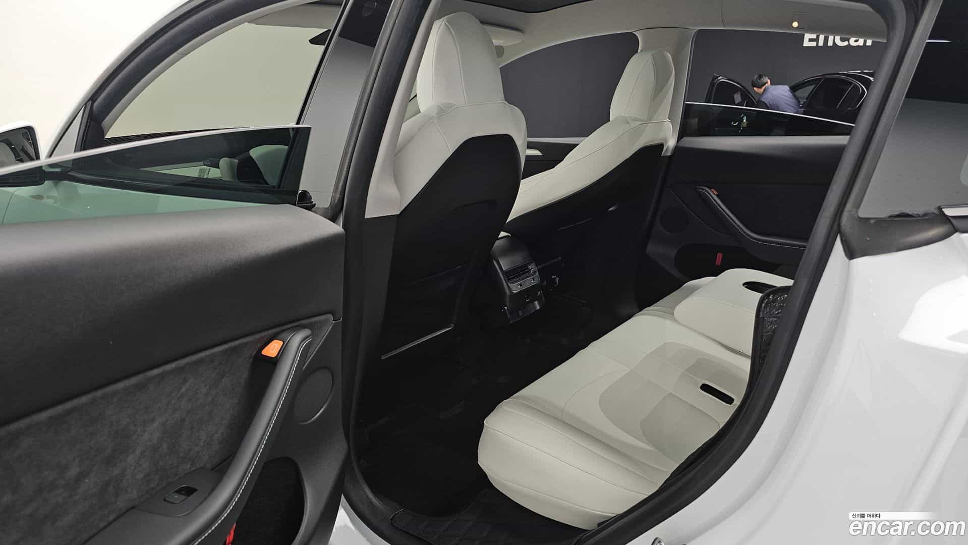 Model Y Tesla 2023.8-OPTION-016