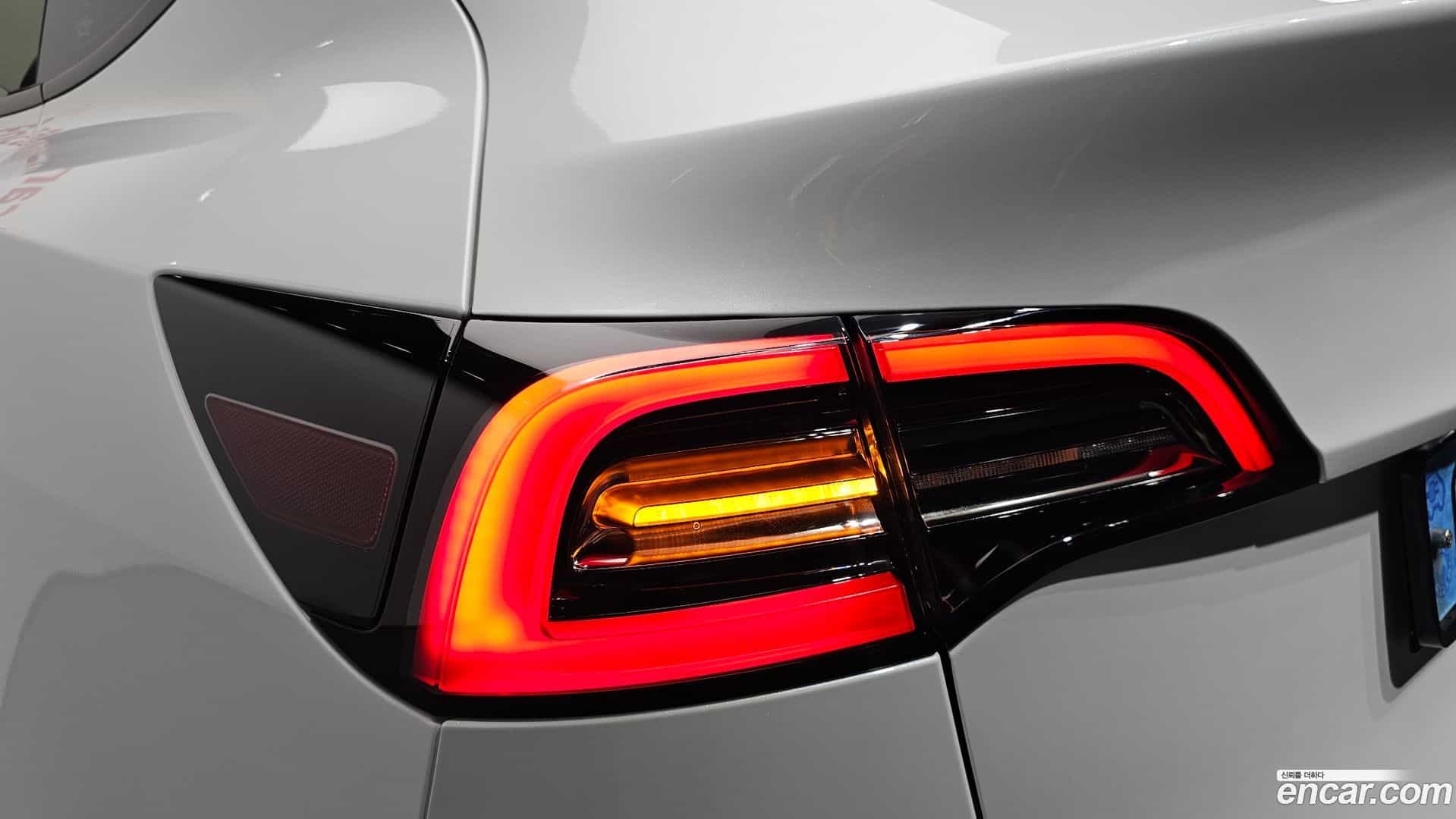 Model Y Tesla 2023.8-OUTER-033