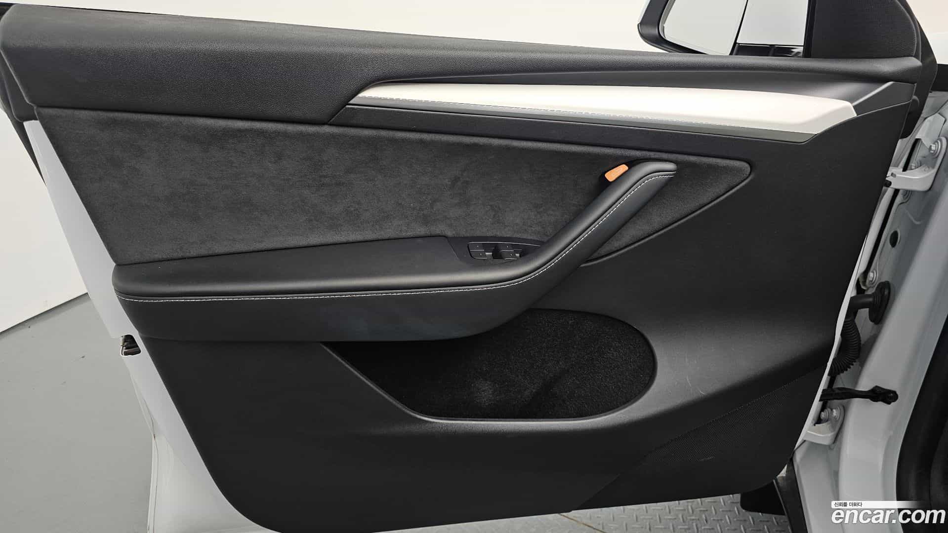 Model Y Tesla 2023.8-INNER-034