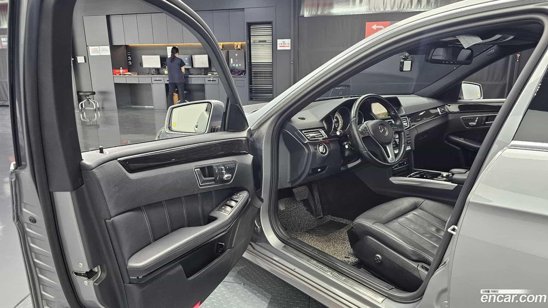 E-Class Mercedes-Benz 2014.8-INNER-010