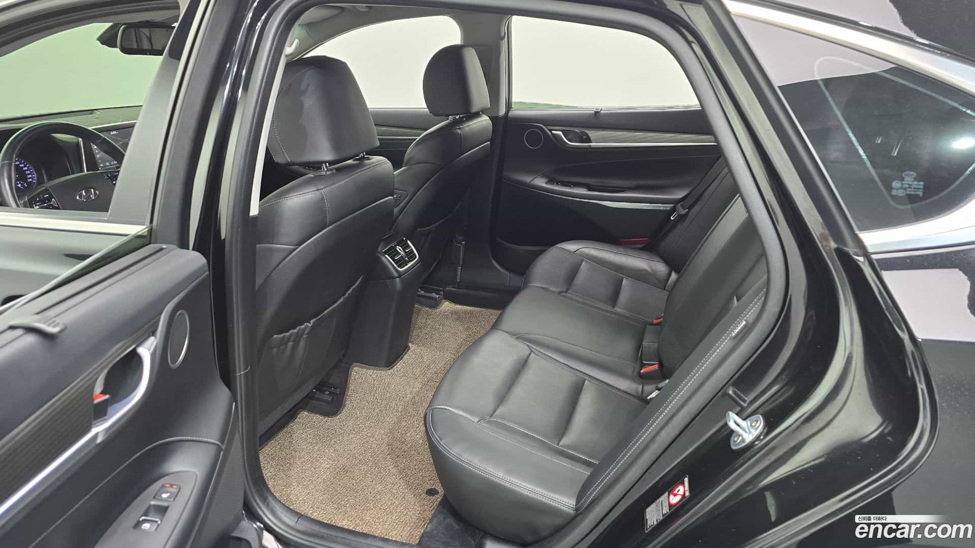 Grandeur Hyundai 2018.9-OPTION-024