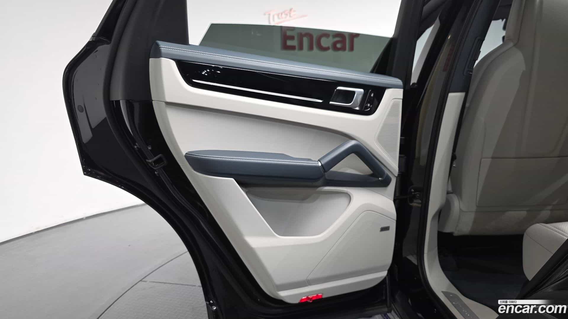 Cayenne Porsche 2021.1-INNER-035