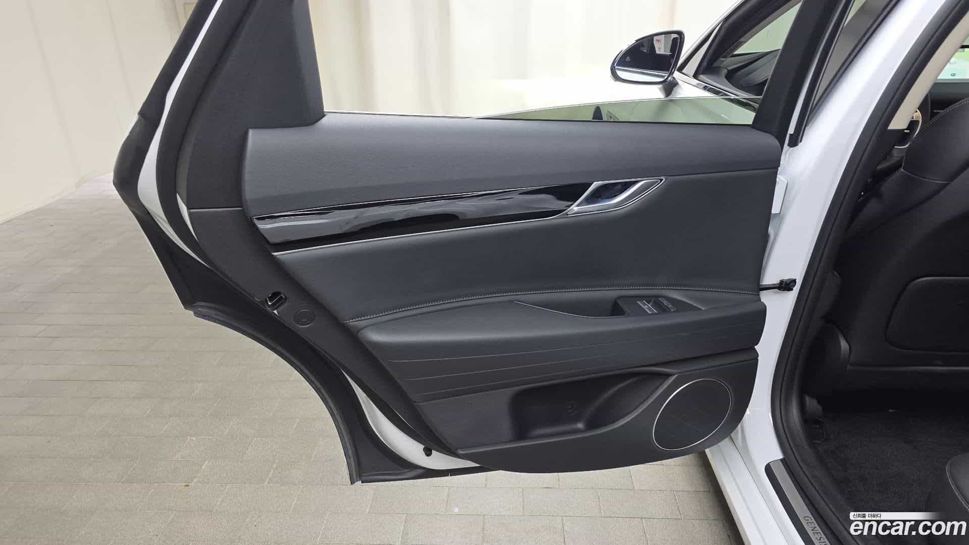 G80 Genesis 2023.7-INNER-035