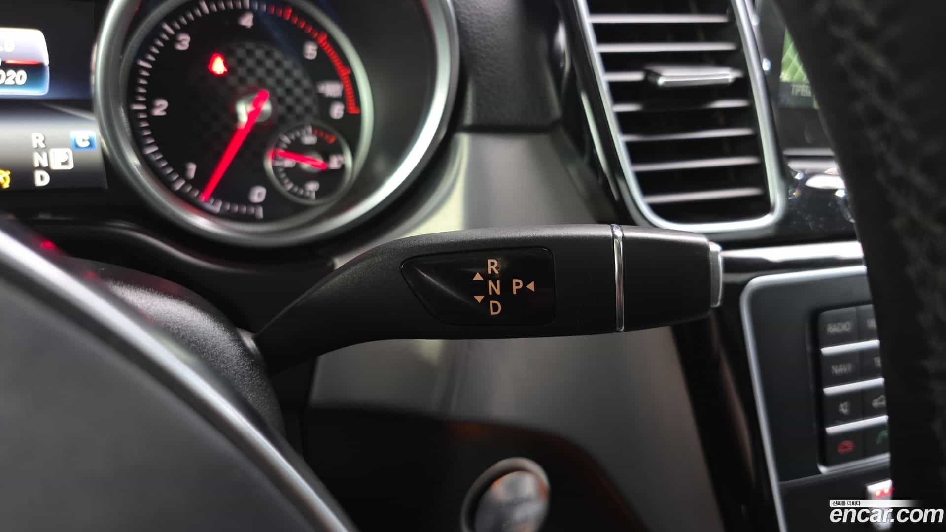 GLE-Class Mercedes-Benz 2017.5-INNER-009