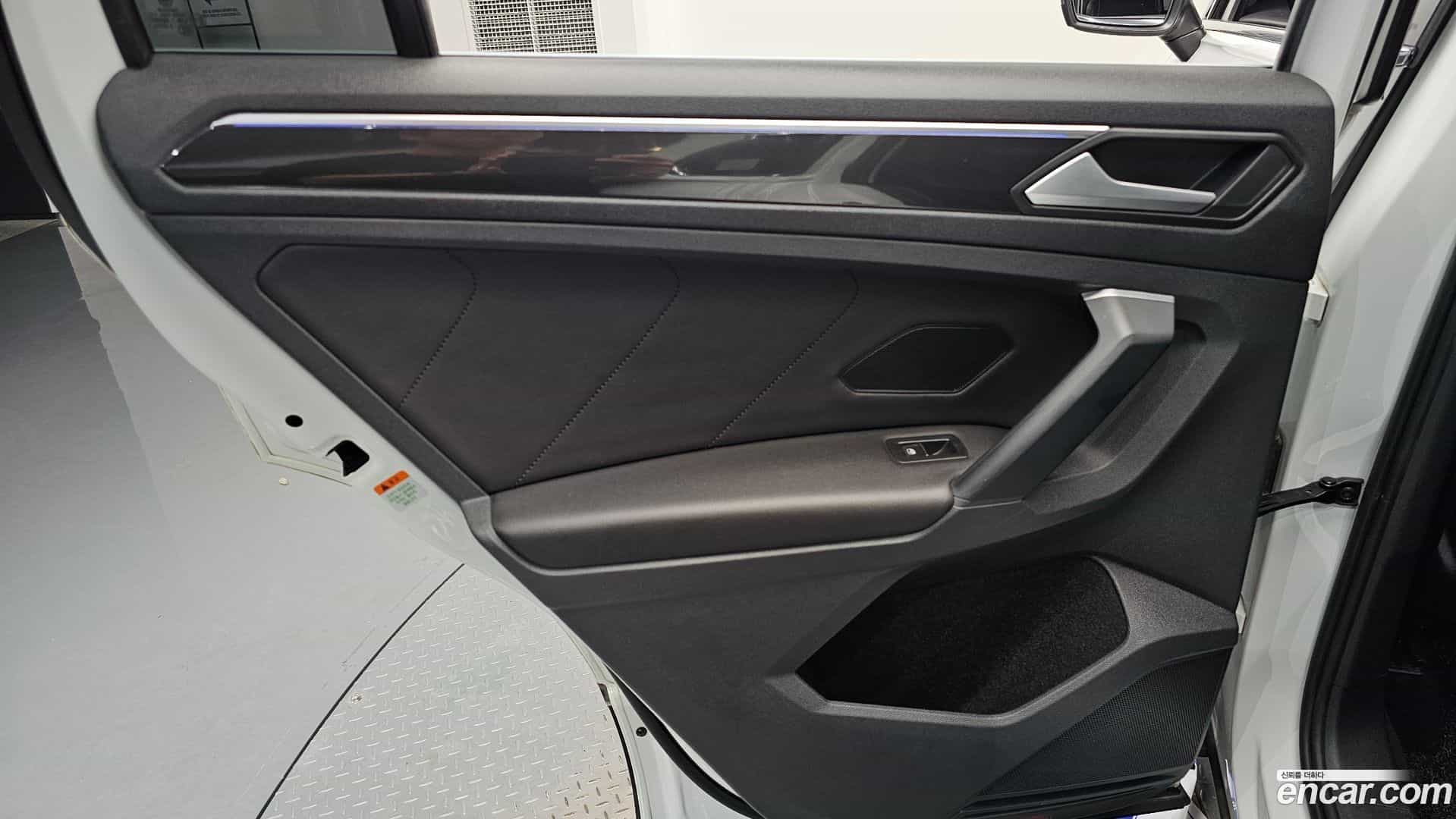 Tiguan Volkswagen 2022.2-INNER-035