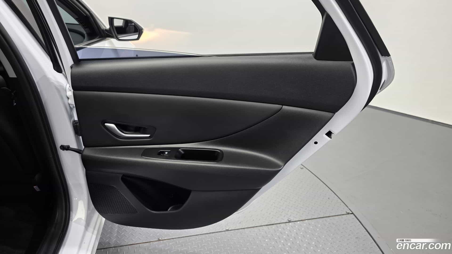 AVANTE Hyundai 2023.2-INNER-035