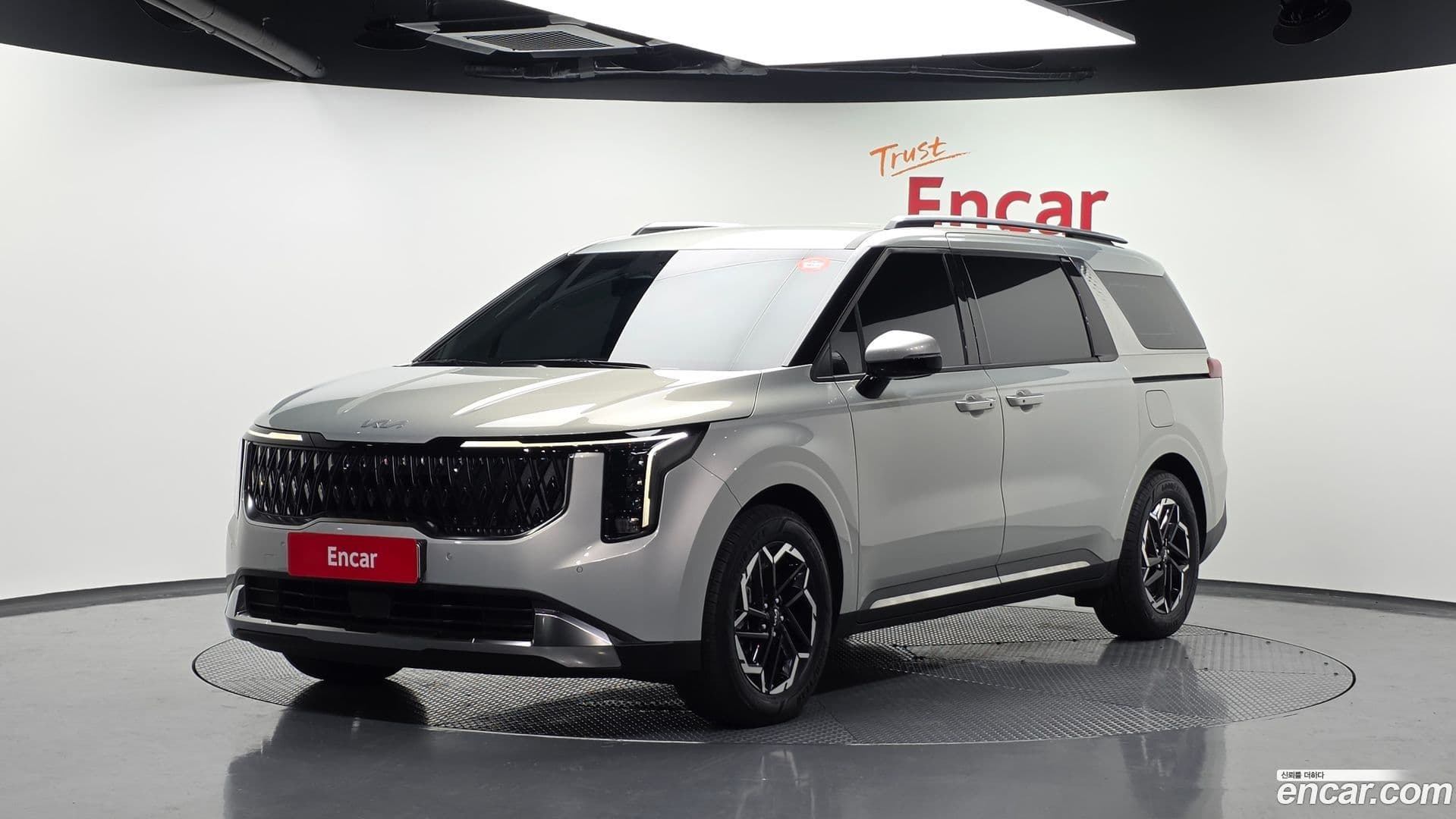 Main__Slider__Photo:Canival Kia 2025.3-0